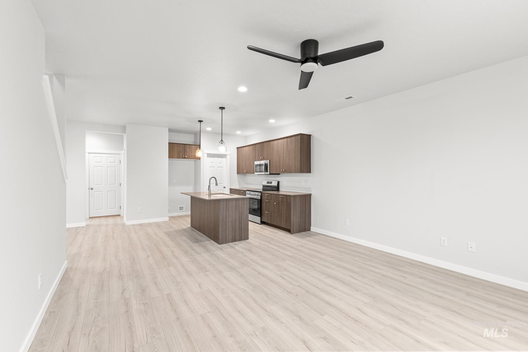 2963 E Mossy Creek Dr, Kuna, Idaho 83634, 3 Bedrooms, 2.5 Bathrooms, Residential For Sale, Price $394,990,MLS 98970348