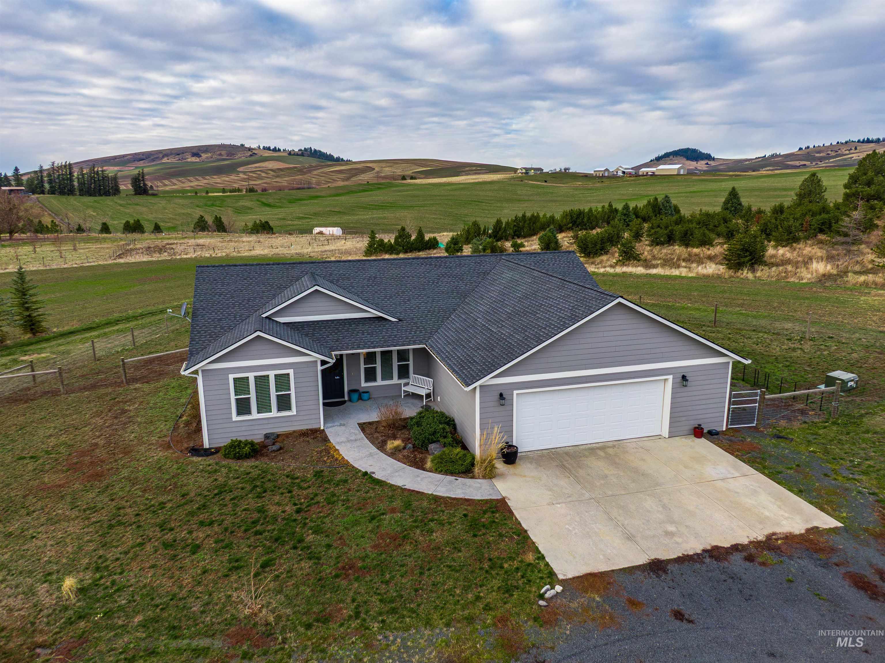 1009 Chaney Rd, Viola, Idaho 83872, 3 Bedrooms, 2 Bathrooms, Residential For Sale, Price $629,000, 98970367