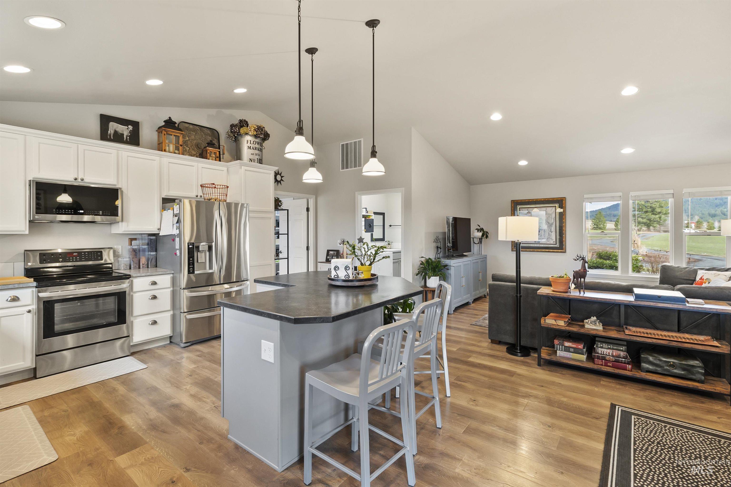 1009 Chaney Rd, Viola, Idaho 83872, 3 Bedrooms, 2 Bathrooms, Residential For Sale, Price $629,000, 98970367