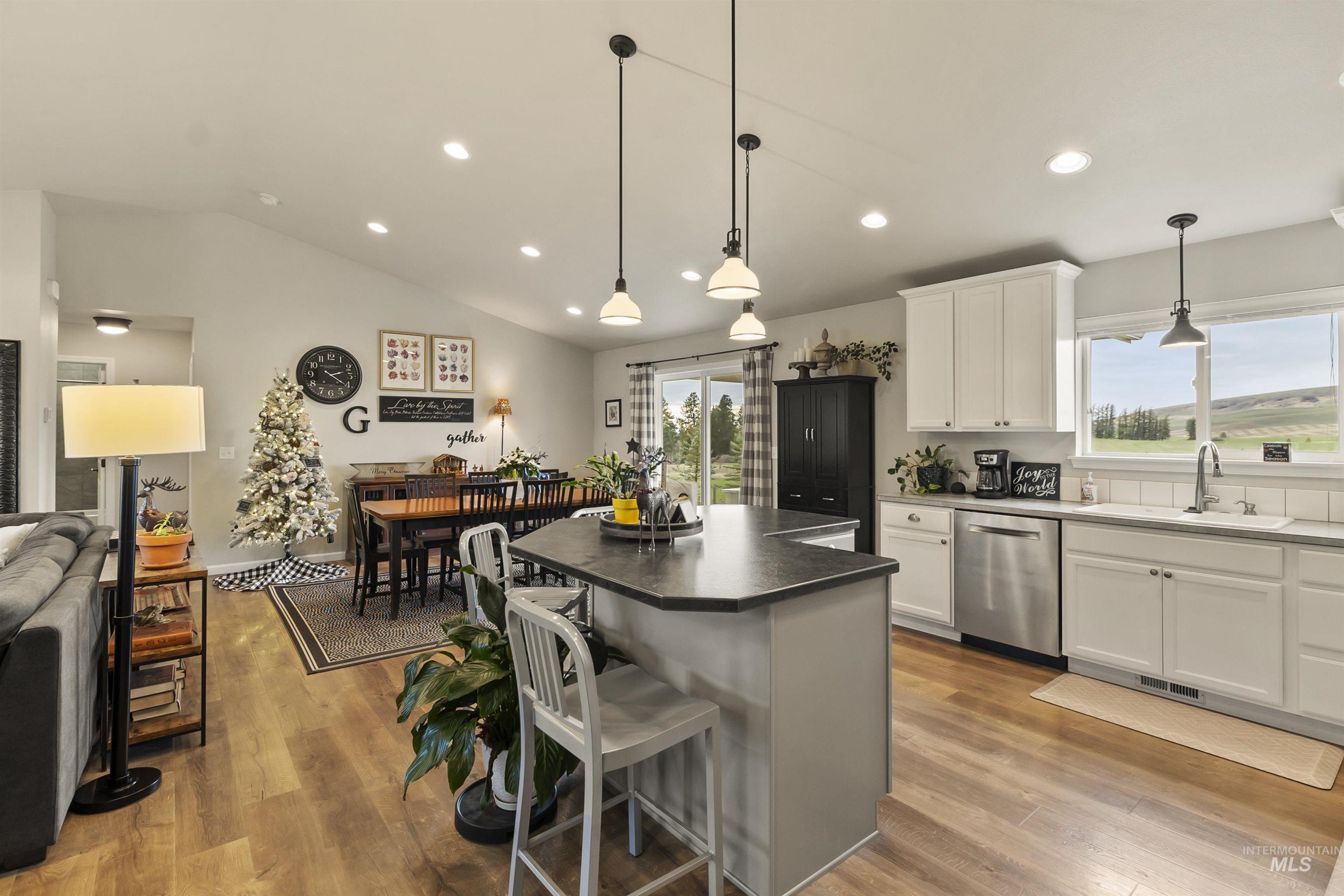 1009 Chaney Rd, Viola, Idaho 83872, 3 Bedrooms, 2 Bathrooms, Residential For Sale, Price $629,000, 98970367