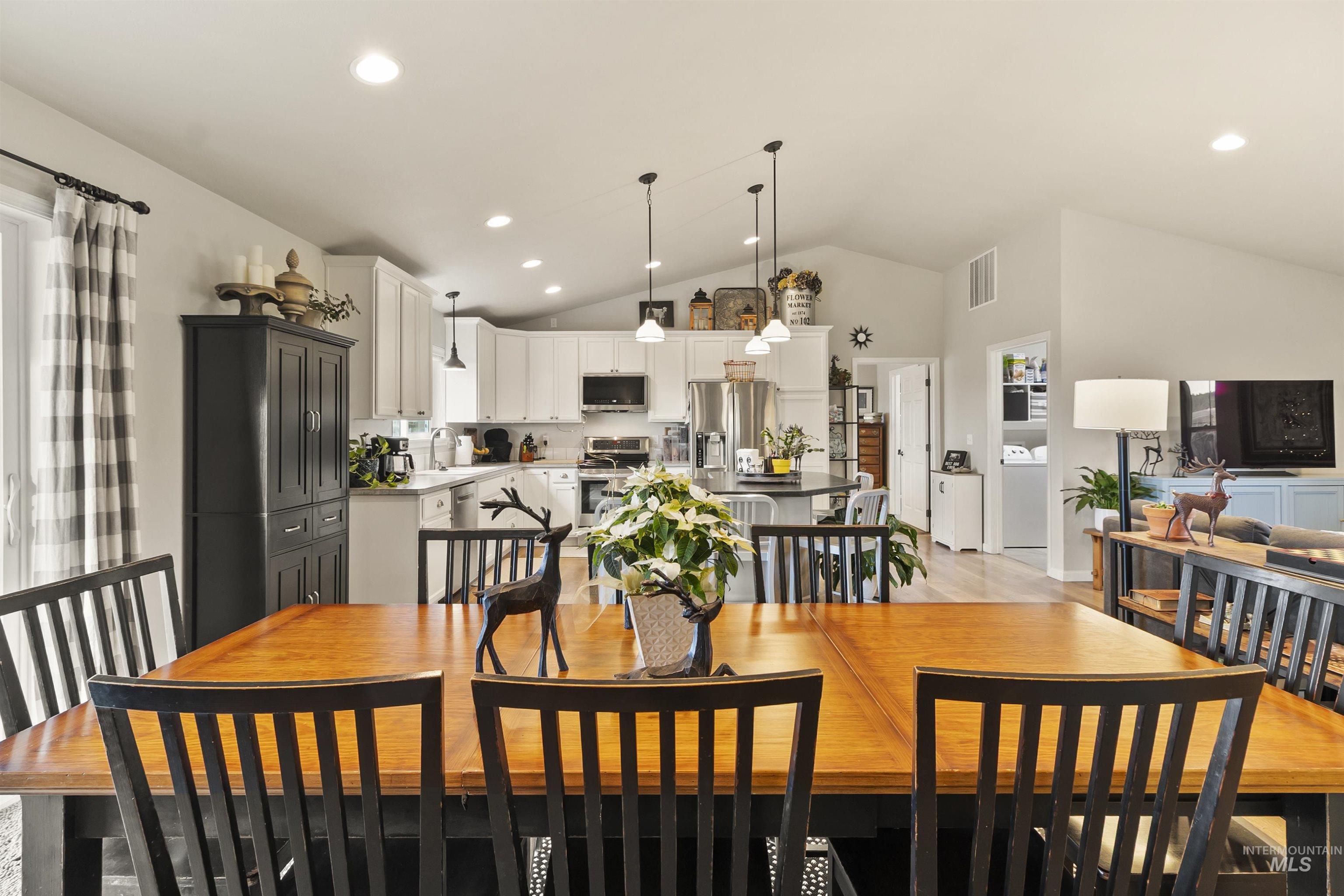 1009 Chaney Rd, Viola, Idaho 83872, 3 Bedrooms, 2 Bathrooms, Residential For Sale, Price $629,000, 98970367