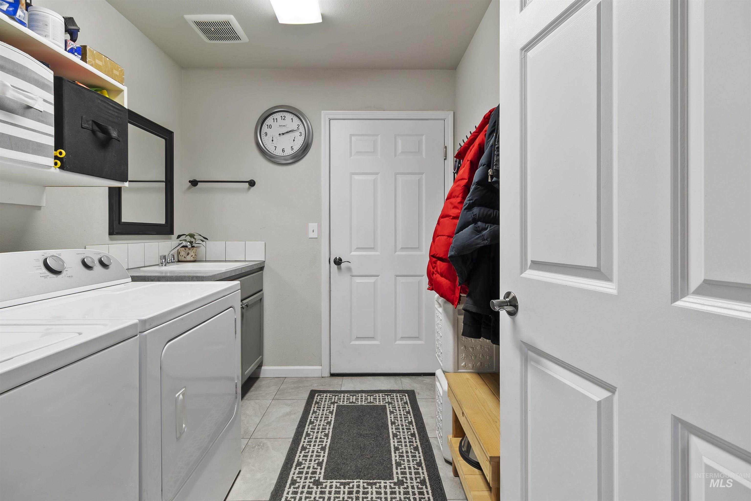 1009 Chaney Rd, Viola, Idaho 83872, 3 Bedrooms, 2 Bathrooms, Residential For Sale, Price $629,000, 98970367