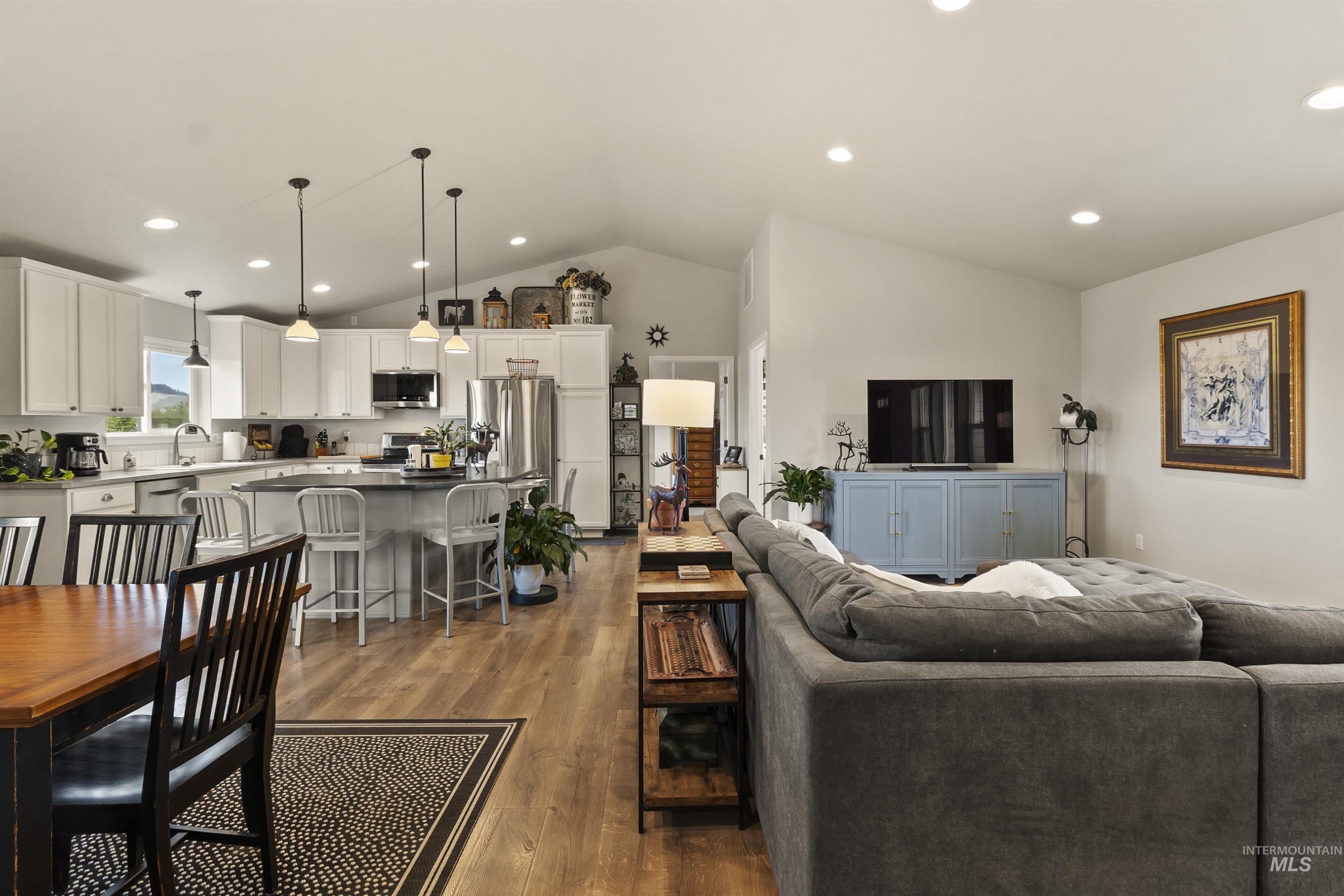 1009 Chaney Rd, Viola, Idaho 83872, 3 Bedrooms, 2 Bathrooms, Residential For Sale, Price $629,000, 98970367