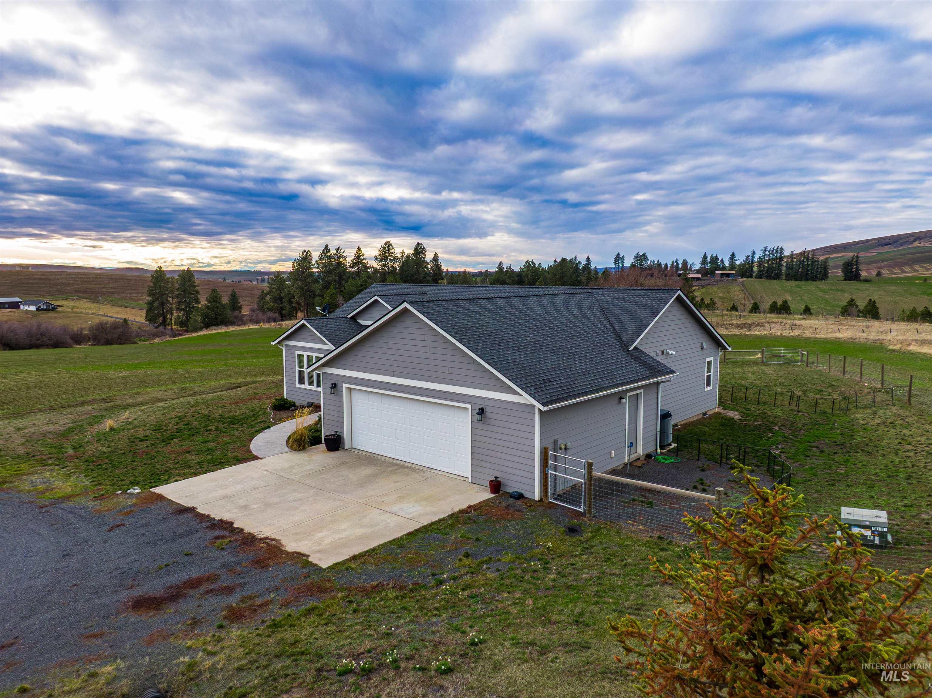 1009 Chaney Rd, Viola, Idaho 83872, 3 Bedrooms, 2 Bathrooms, Residential For Sale, Price $629,000, 98970367