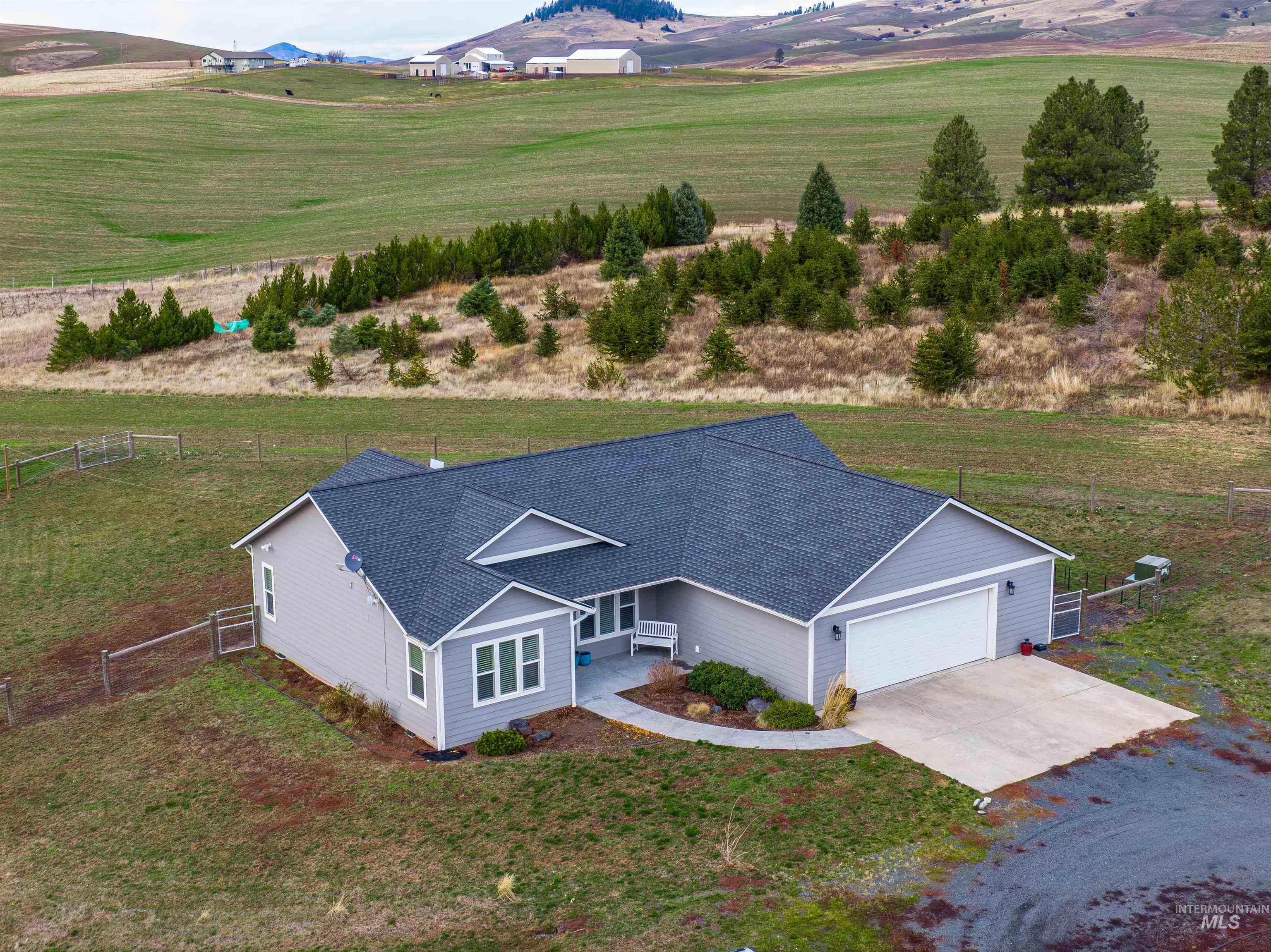 1009 Chaney Rd, Viola, Idaho 83872, 3 Bedrooms, 2 Bathrooms, Residential For Sale, Price $629,000, 98970367