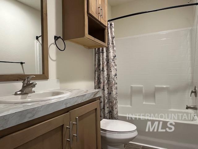 Bathroom with vanity and shower / bath combo