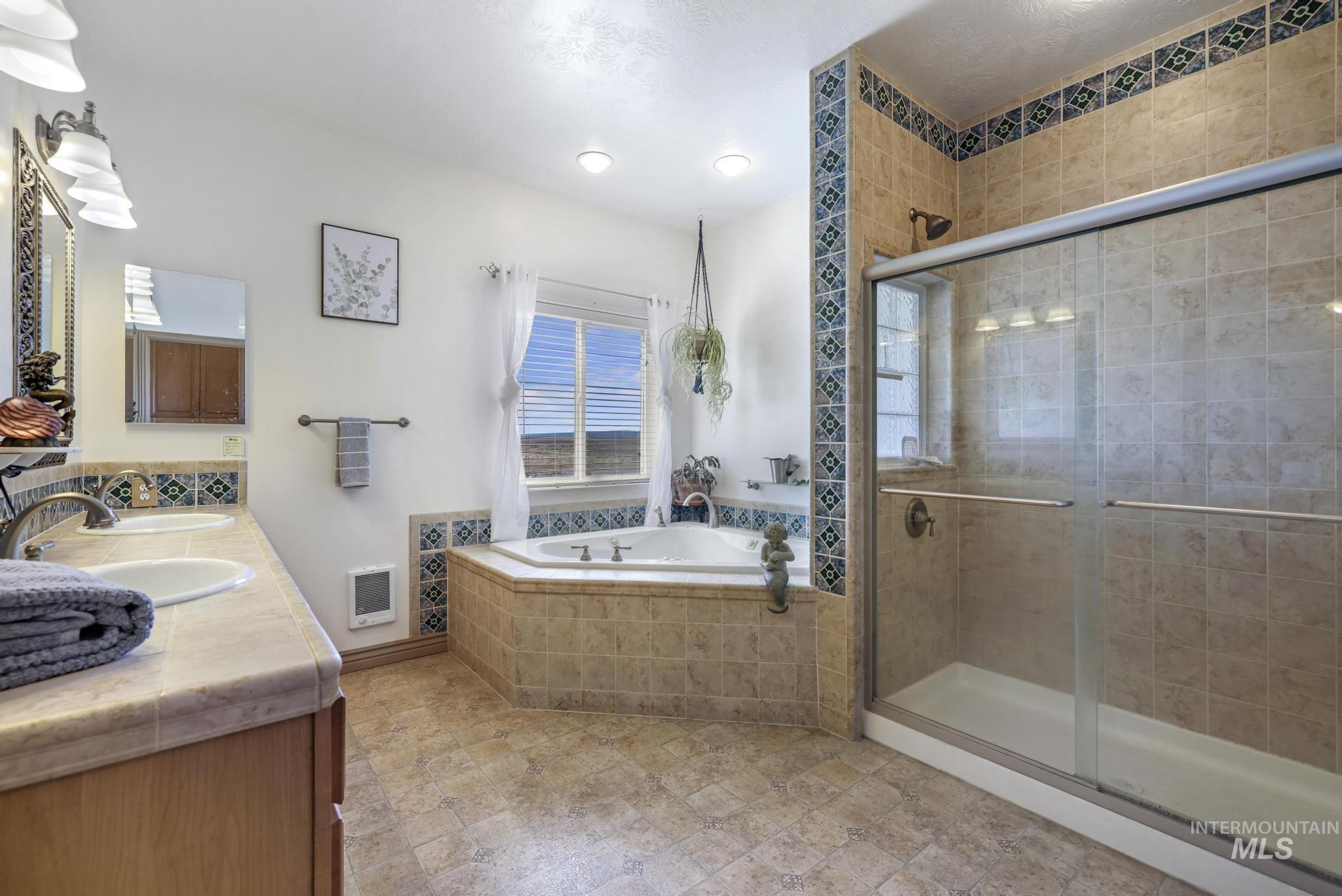 1855 E 1300 South, Gooding, Idaho 83330, 5 Bedrooms, 4 Bathrooms, Residential For Sale, Price $1,199,000, 98970373