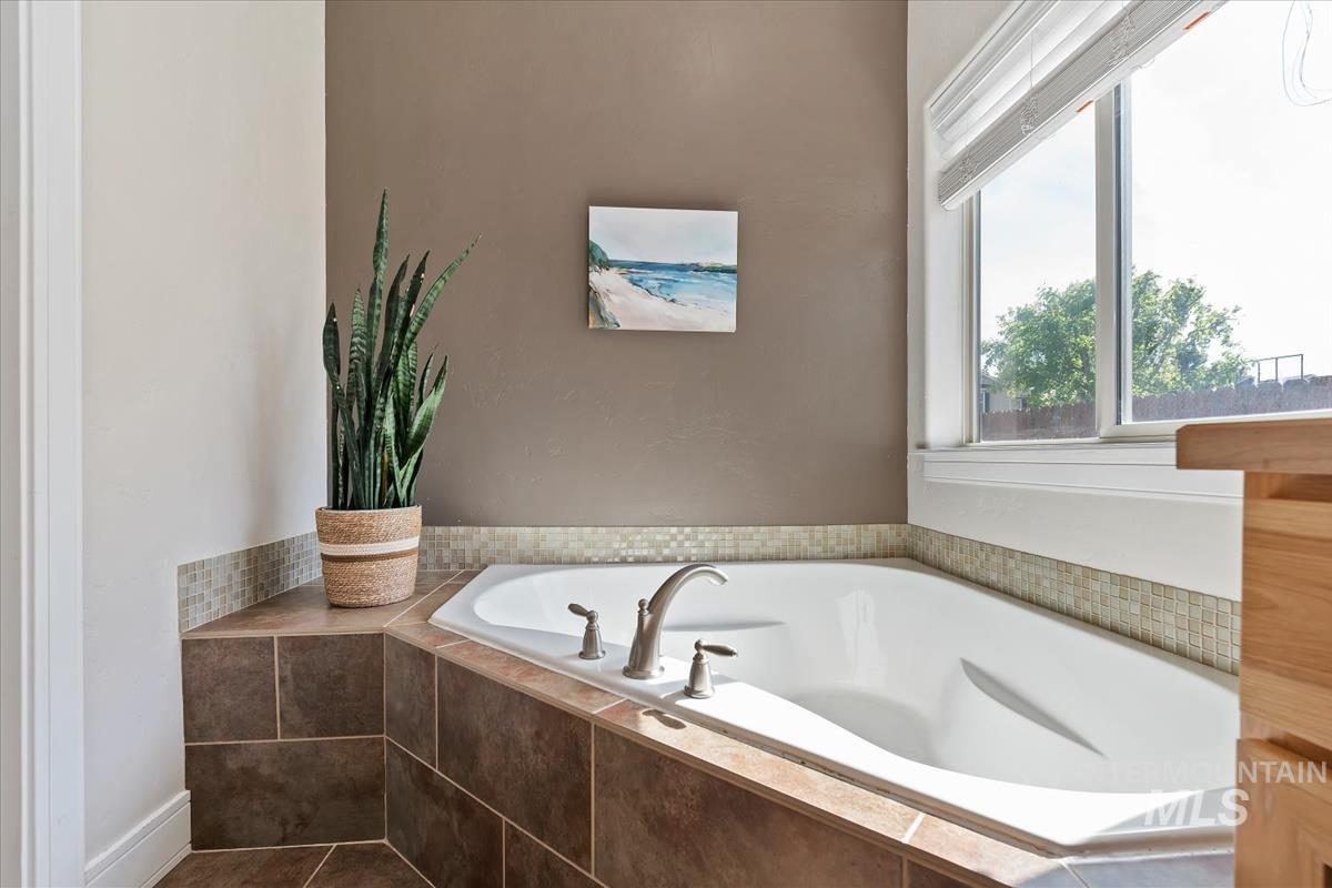 640 SW Miner, Mountain Home, Idaho 83647, 4 Bedrooms, 2.5 Bathrooms, Residential For Sale, Price $435,000, 98970379