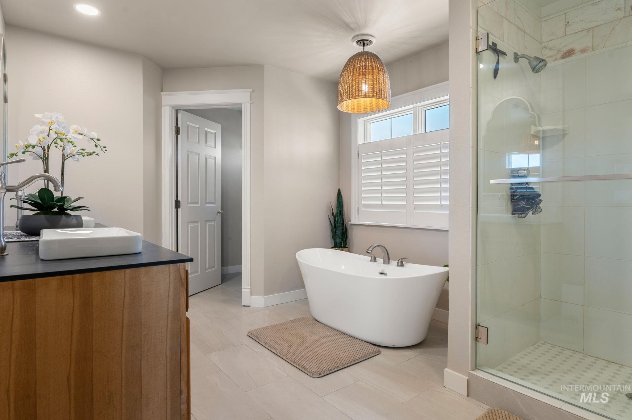 176 Marine View Drive, Lewiston, Idaho 83501, 5 Bedrooms, 3 Bathrooms, Residential For Sale, Price $825,000, 98970383