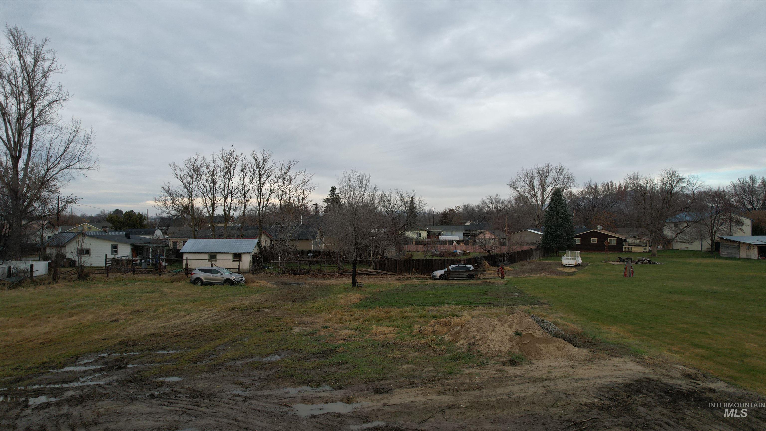 View of green lawn with a residential view