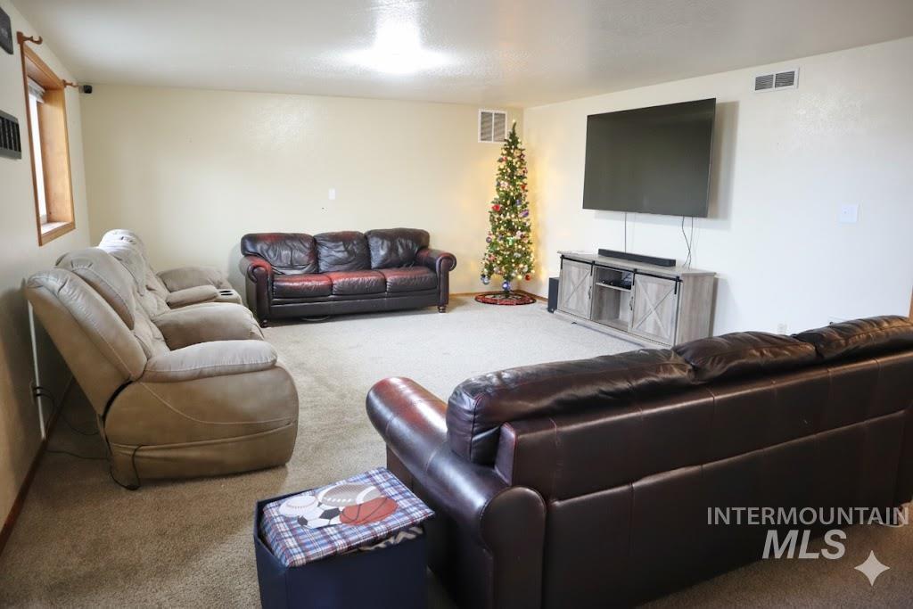 3815 W Columbia RD., Meridian, Idaho 83642, 5 Bedrooms, 2 Bathrooms, Residential For Sale, Price $709,000, 98970399