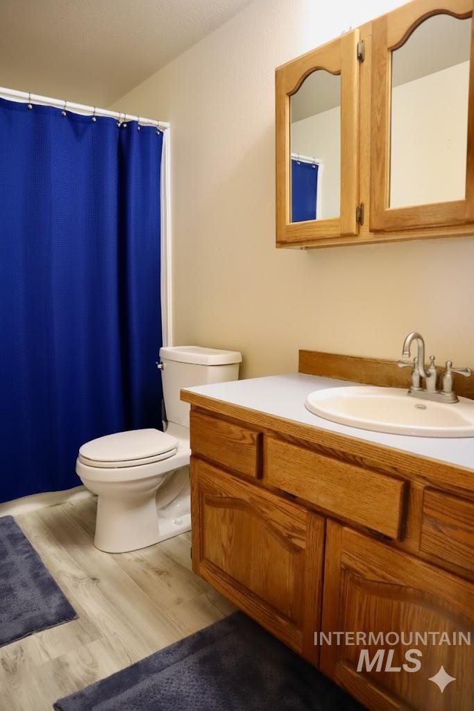 3815 W Columbia RD., Meridian, Idaho 83642, 5 Bedrooms, 2 Bathrooms, Residential For Sale, Price $709,000, 98970399