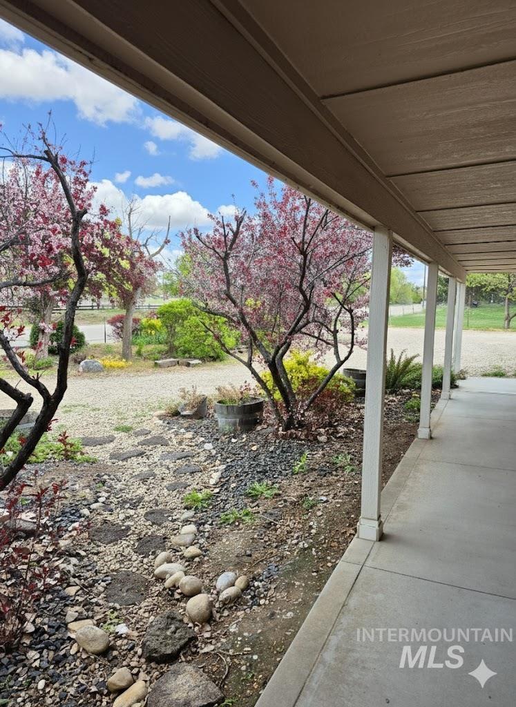 3815 W Columbia RD., Meridian, Idaho 83642, 5 Bedrooms, 2 Bathrooms, Residential For Sale, Price $709,000, 98970399