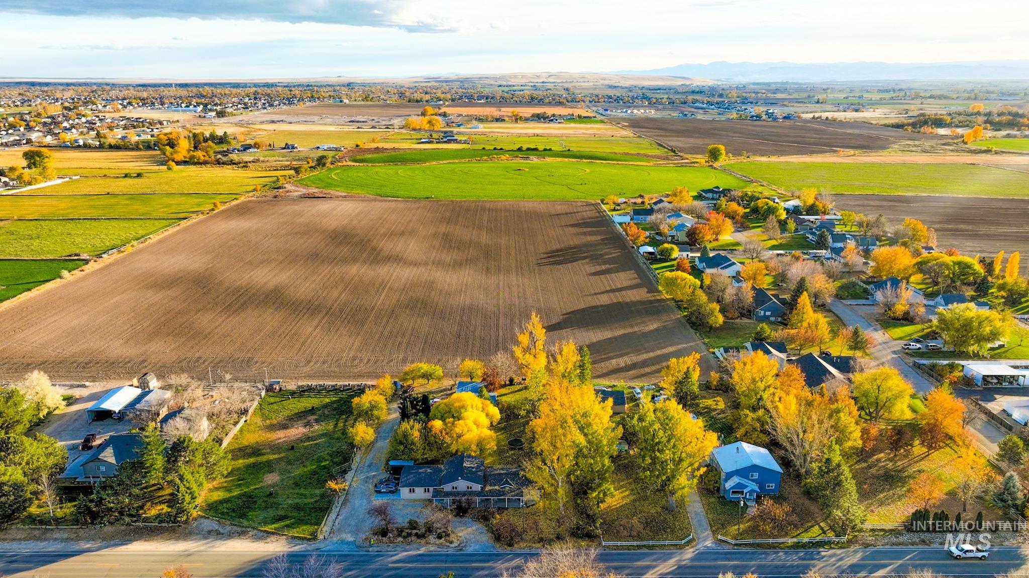 3815 W Columbia RD., Meridian, Idaho 83642, 5 Bedrooms, 2 Bathrooms, Residential For Sale, Price $709,000, 98970399