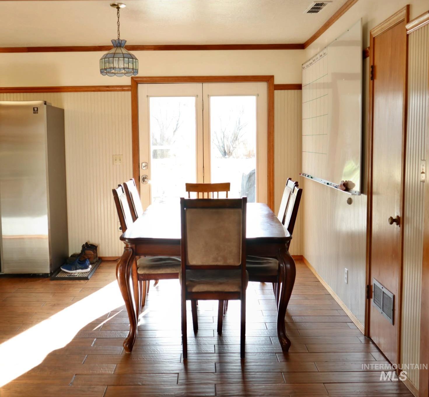 3815 W Columbia RD., Meridian, Idaho 83642, 5 Bedrooms, 2 Bathrooms, Residential For Sale, Price $709,000, 98970399