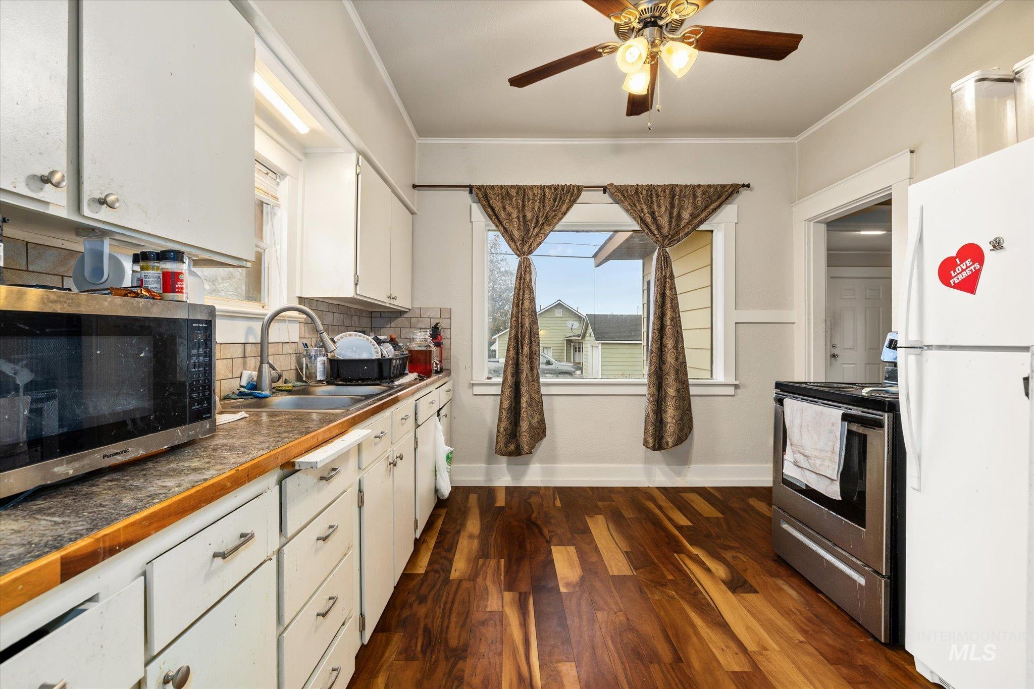 8 E Arthur Ave, Glenns Ferry, Idaho 83623, 3 Bedrooms, 2 Bathrooms, Residential For Sale, Price $310,000, 98970402