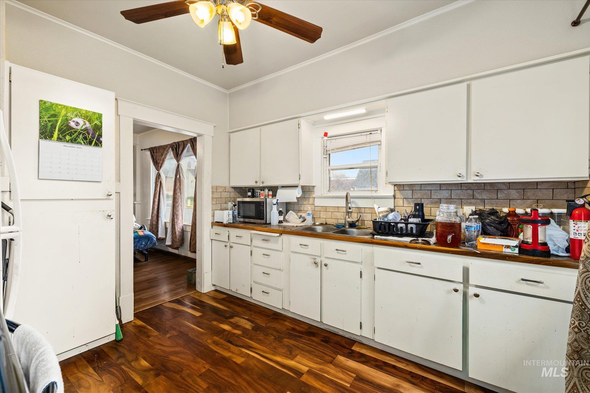 8 E Arthur Ave, Glenns Ferry, Idaho 83623, 3 Bedrooms, 2 Bathrooms, Residential For Sale, Price $310,000, 98970402