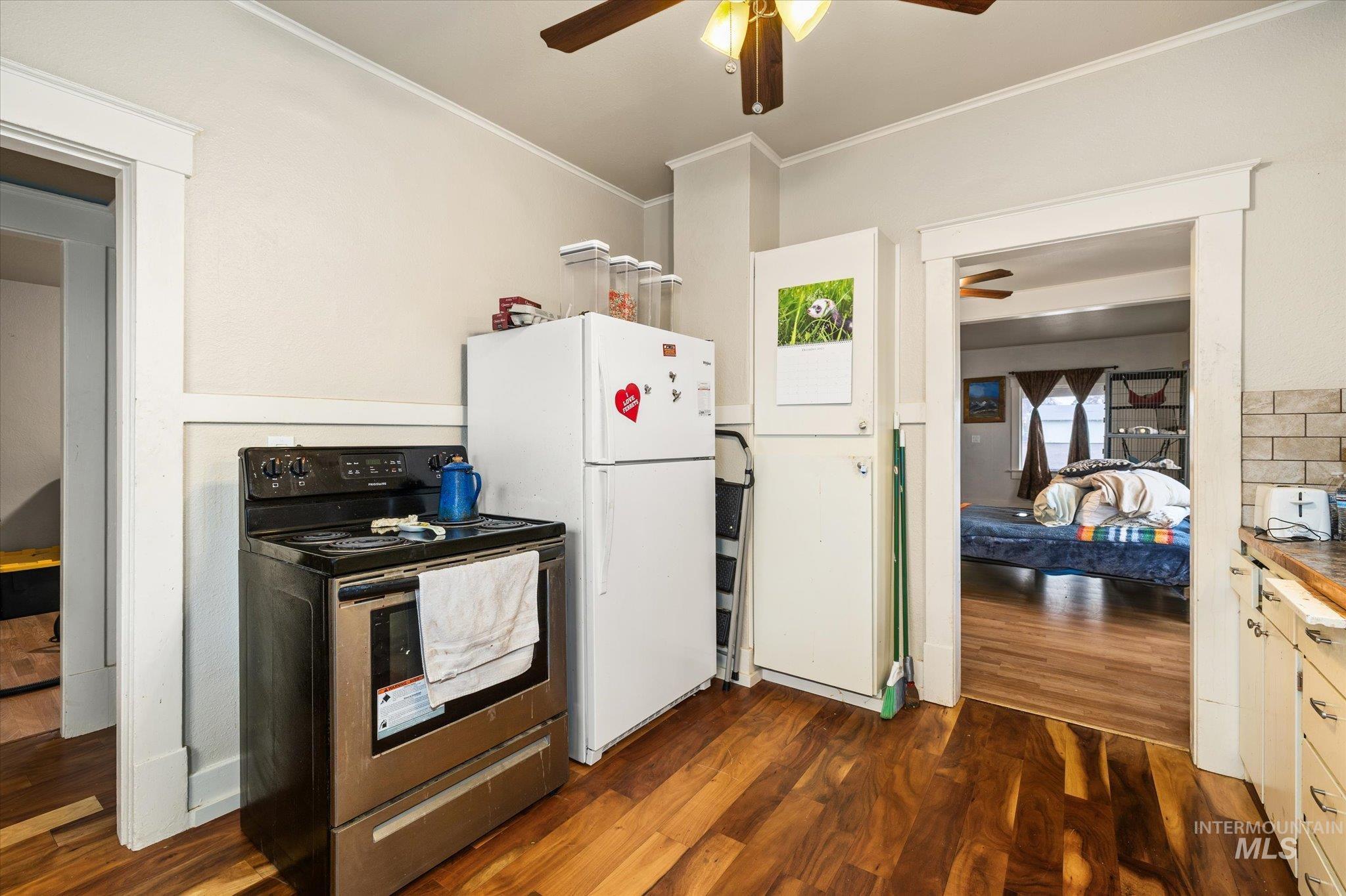 8 E Arthur Ave, Glenns Ferry, Idaho 83623, 3 Bedrooms, 2 Bathrooms, Residential For Sale, Price $310,000, 98970402