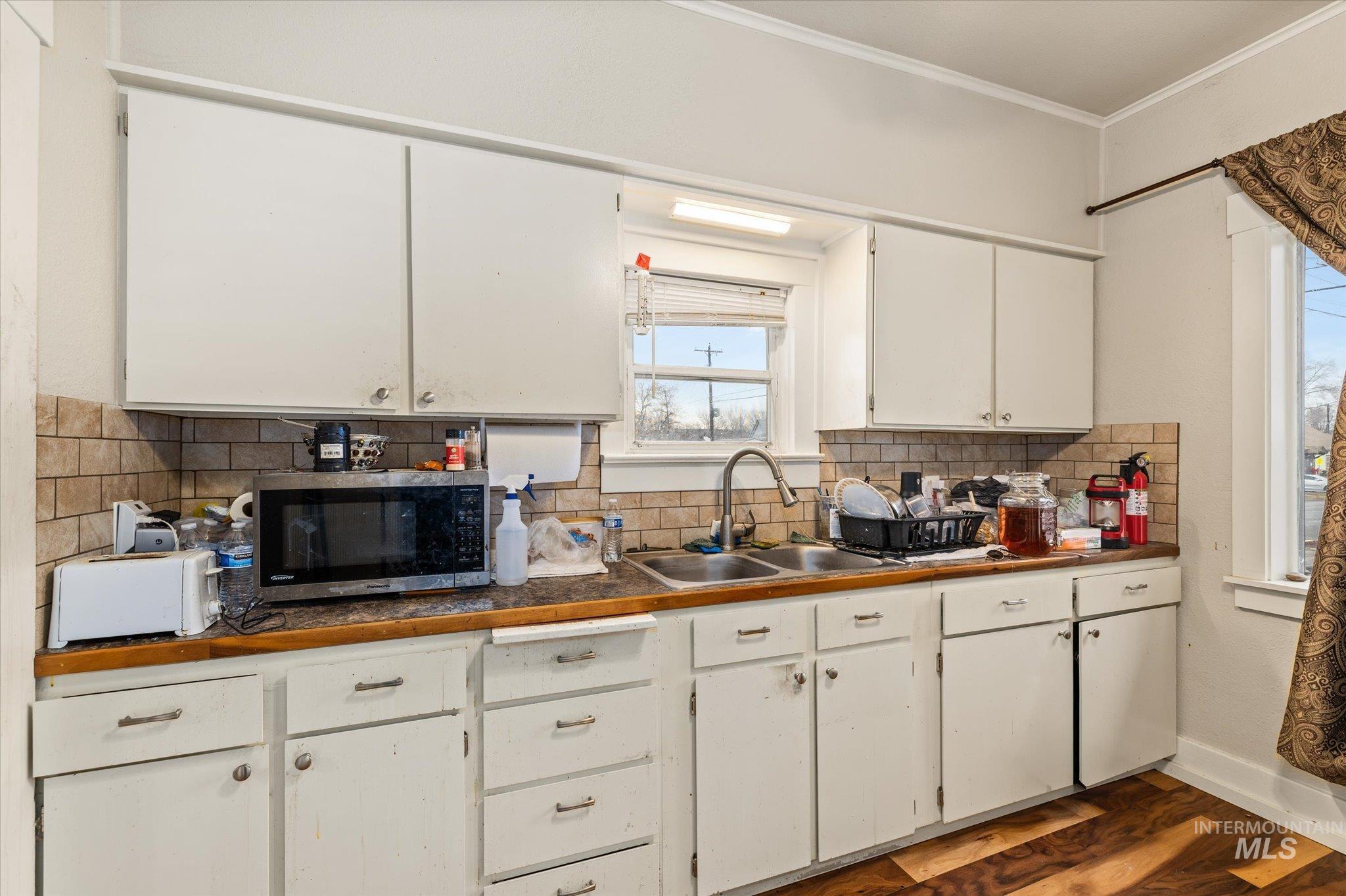 8 E Arthur Ave, Glenns Ferry, Idaho 83623, 3 Bedrooms, 2 Bathrooms, Residential For Sale, Price $310,000, 98970402