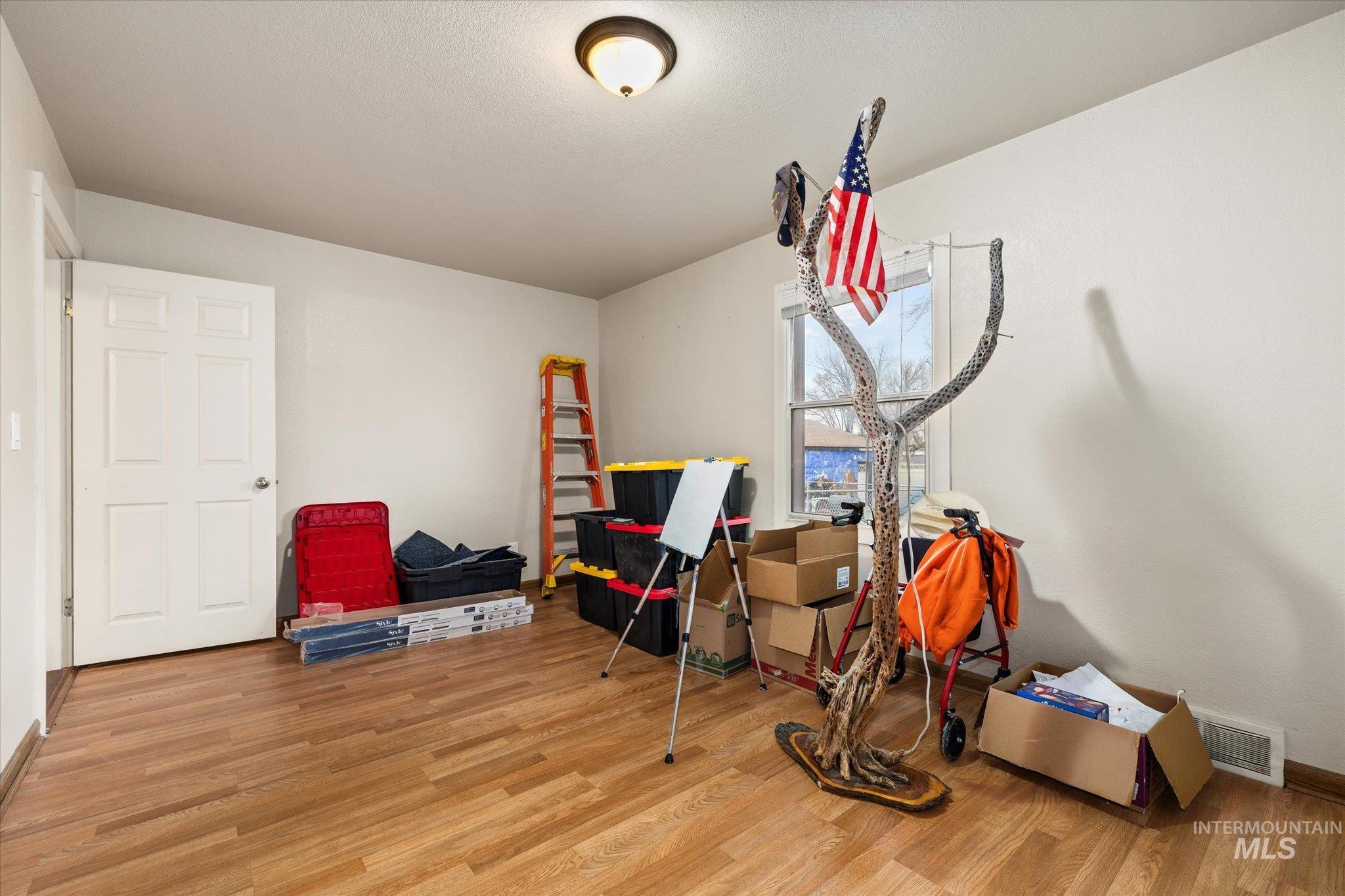 8 E Arthur Ave, Glenns Ferry, Idaho 83623, 3 Bedrooms, 2 Bathrooms, Residential For Sale, Price $310,000, 98970402