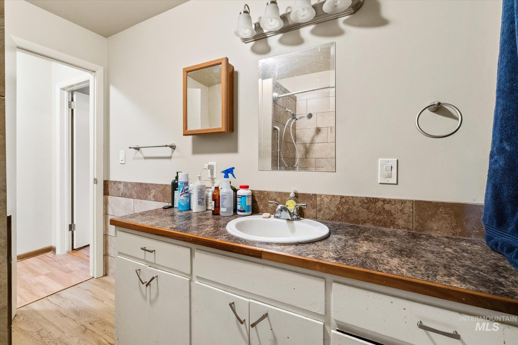 8 E Arthur Ave, Glenns Ferry, Idaho 83623, 3 Bedrooms, 2 Bathrooms, Residential For Sale, Price $310,000, 98970402