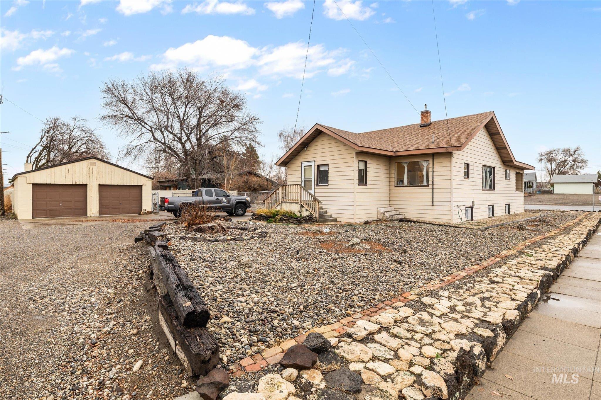 8 E Arthur Ave, Glenns Ferry, Idaho 83623, 3 Bedrooms, 2 Bathrooms, Residential For Sale, Price $310,000, 98970402