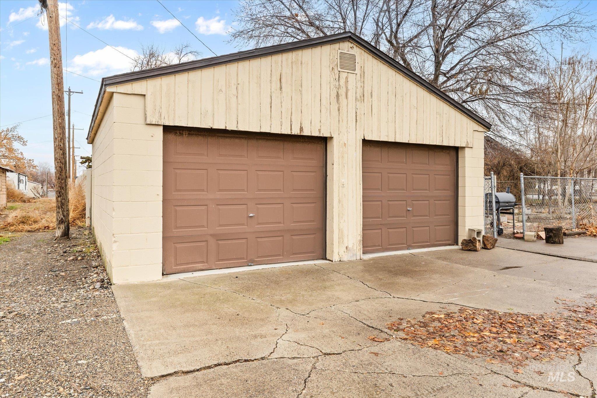 8 E Arthur Ave, Glenns Ferry, Idaho 83623, 3 Bedrooms, 2 Bathrooms, Residential For Sale, Price $310,000, 98970402