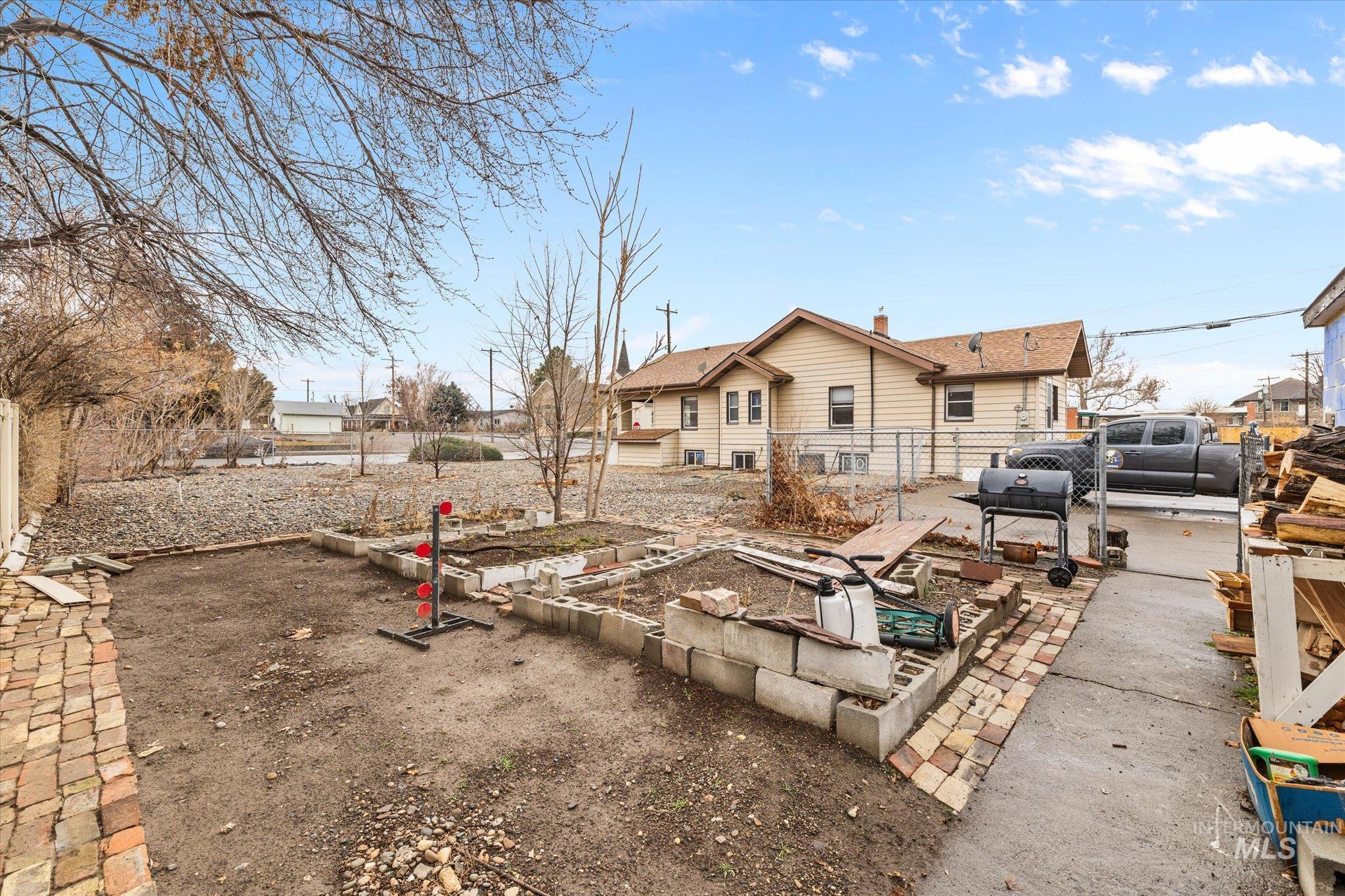 8 E Arthur Ave, Glenns Ferry, Idaho 83623, 3 Bedrooms, 2 Bathrooms, Residential For Sale, Price $310,000, 98970402