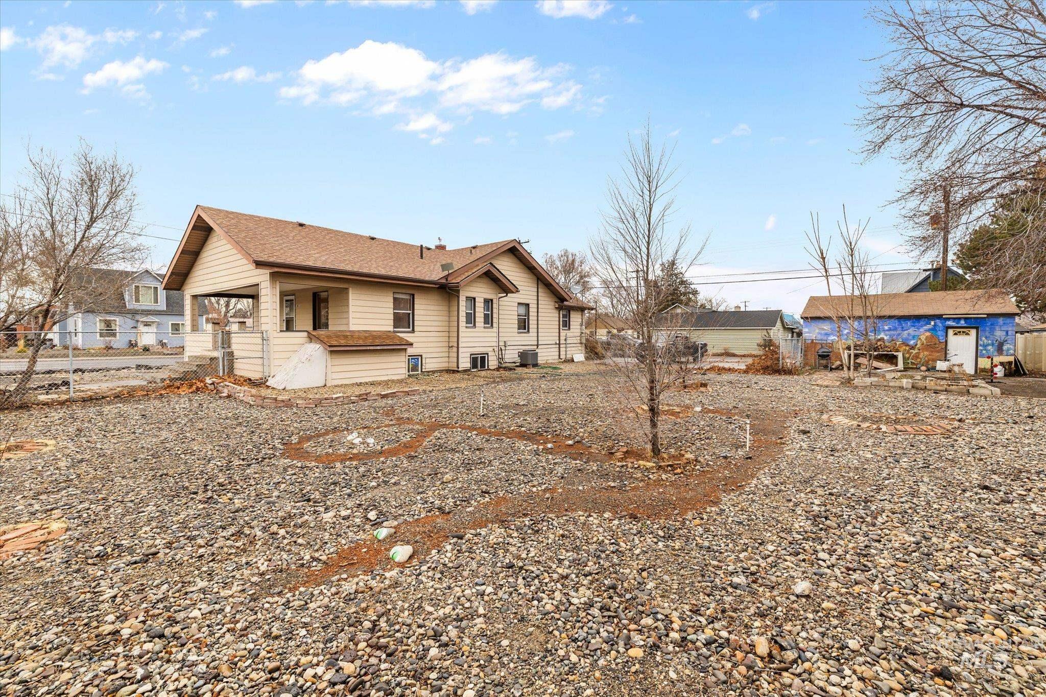 8 E Arthur Ave, Glenns Ferry, Idaho 83623, 3 Bedrooms, 2 Bathrooms, Residential For Sale, Price $310,000, 98970402