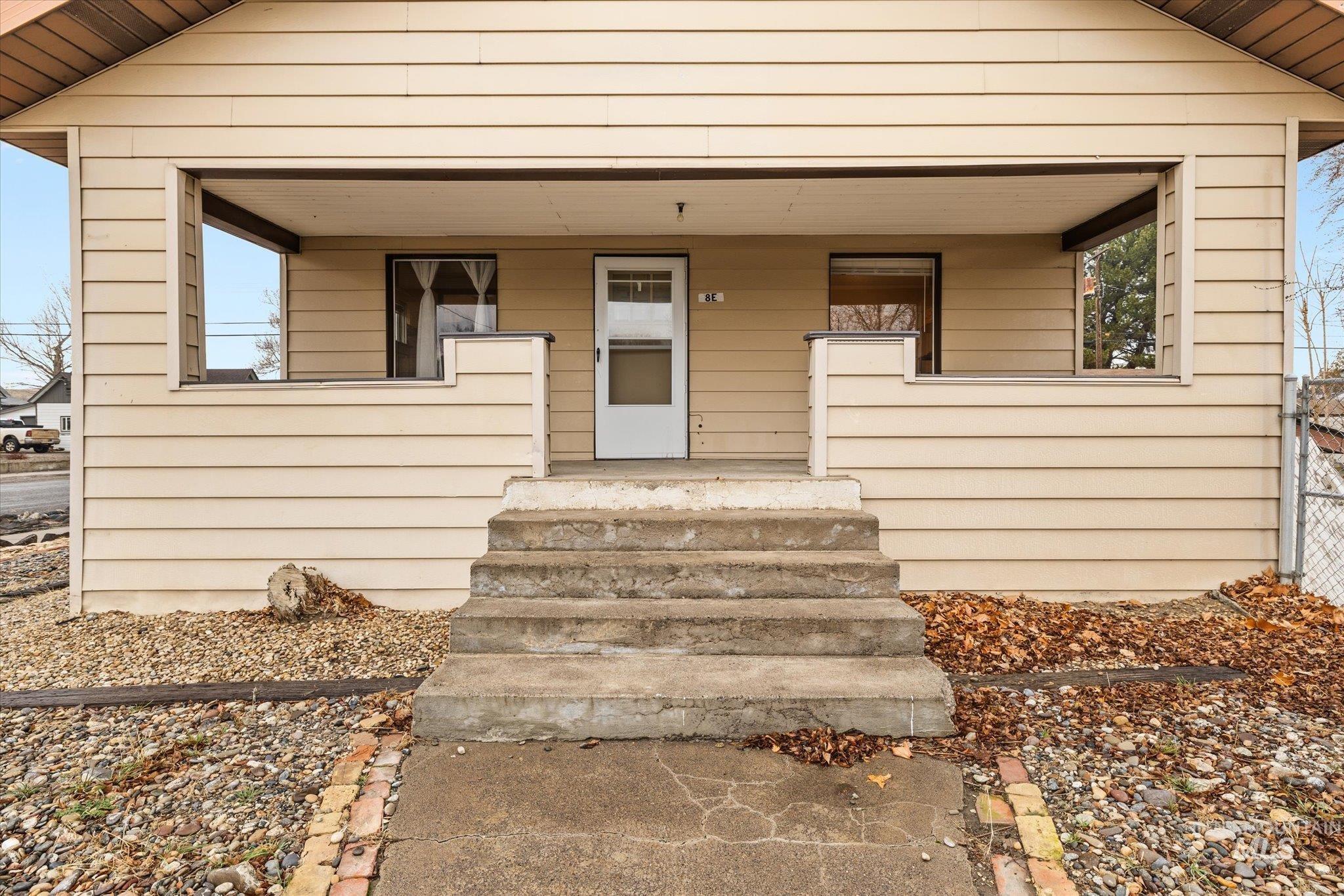 8 E Arthur Ave, Glenns Ferry, Idaho 83623, 3 Bedrooms, 2 Bathrooms, Residential For Sale, Price $310,000, 98970402