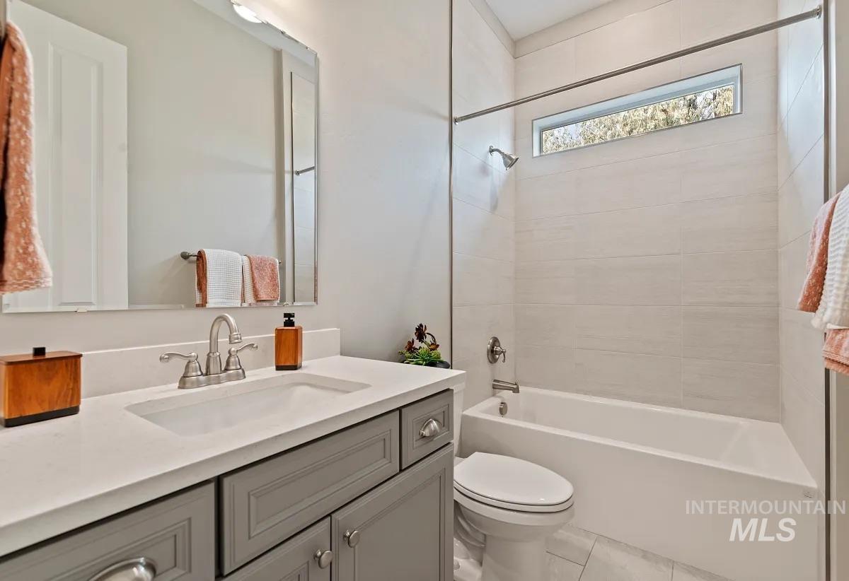 12124 W Kind Ln, Kuna, Idaho 83634-2623, 3 Bedrooms, 2.5 Bathrooms, Residential For Sale, Price $799,000, 98970403