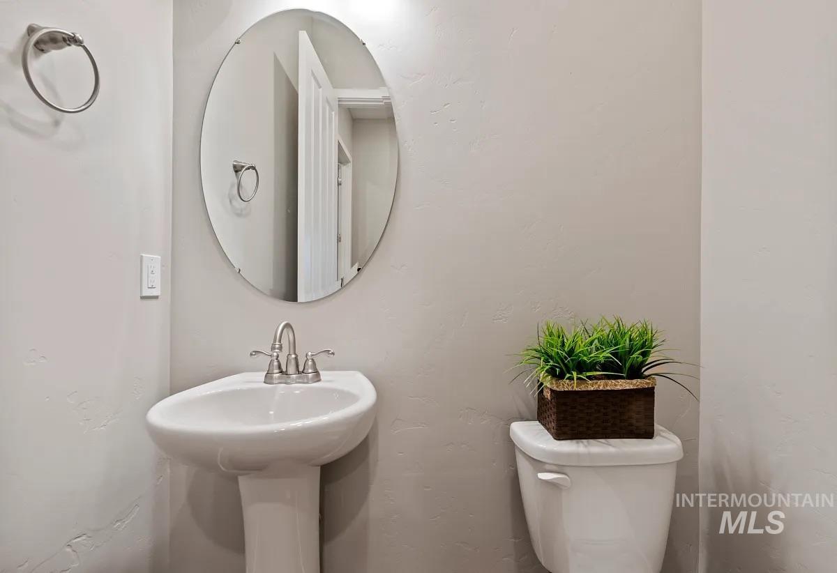 12124 W Kind Ln, Kuna, Idaho 83634-2623, 3 Bedrooms, 2.5 Bathrooms, Residential For Sale, Price $799,000, 98970403