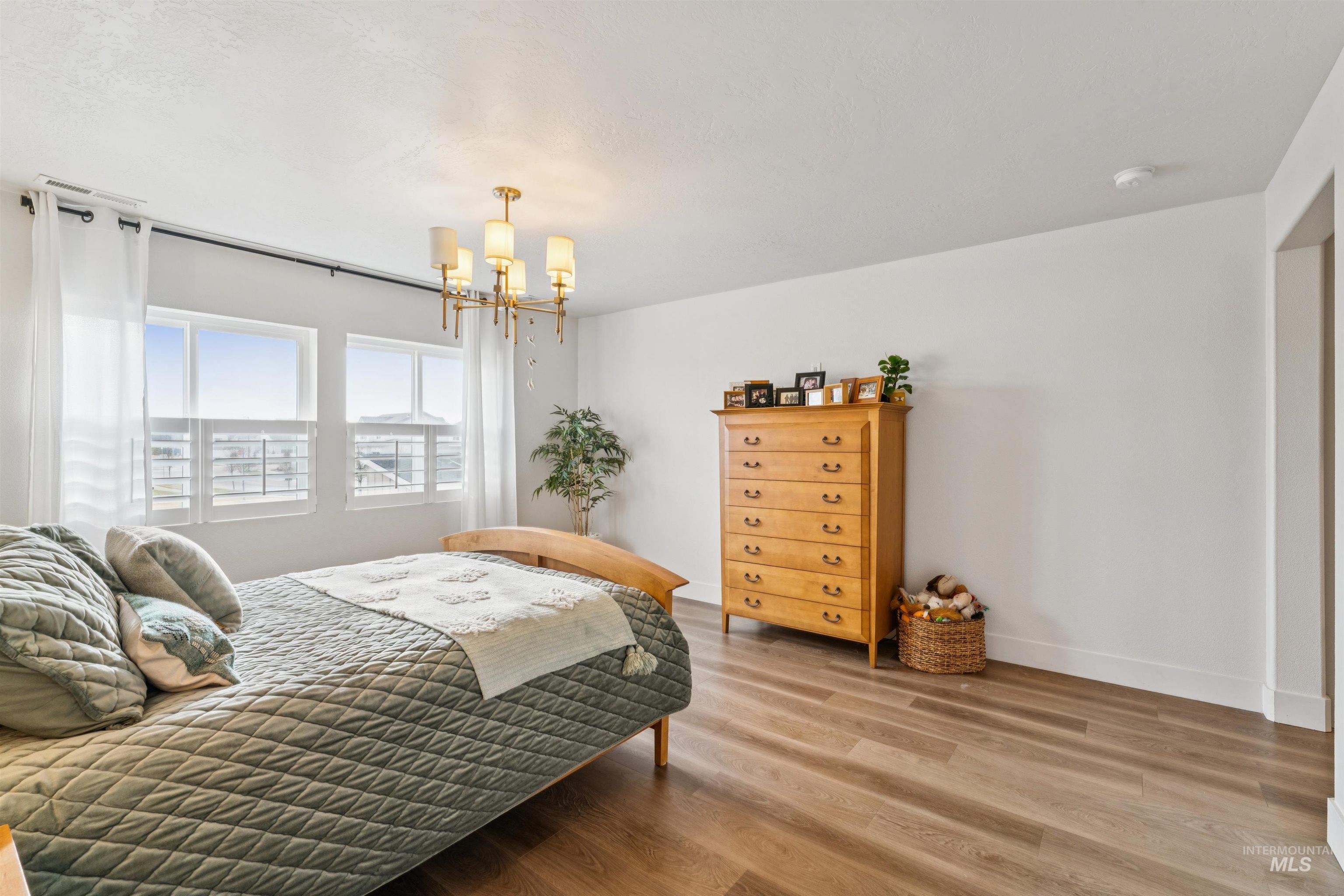 305 E Cusick Street, Meridian, Idaho 83642, 5 Bedrooms, 3 Bathrooms, Residential For Sale, Price $679,000, 98970420