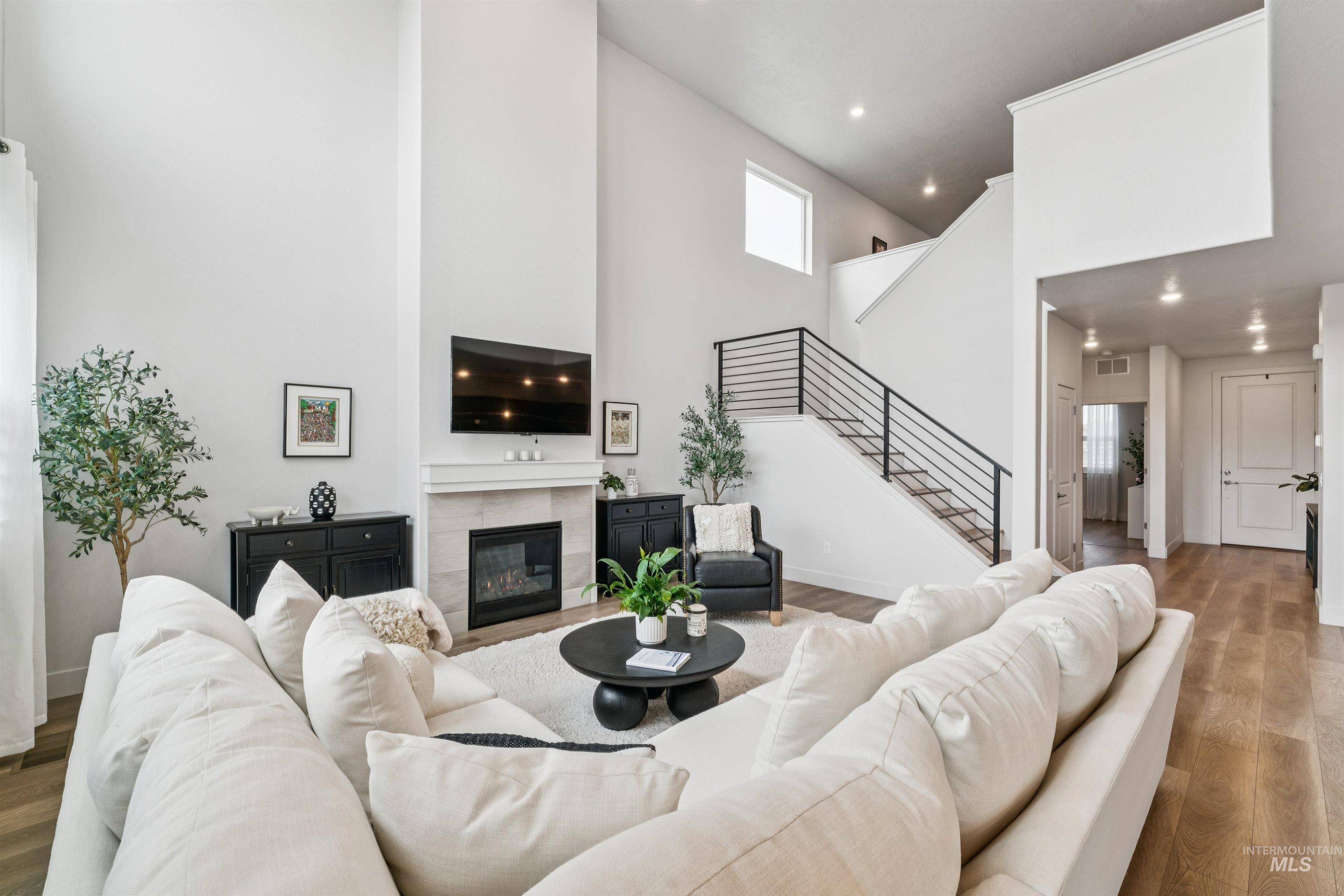 305 E Cusick Street, Meridian, Idaho 83642, 5 Bedrooms, 3 Bathrooms, Residential For Sale, Price $679,000, 98970420