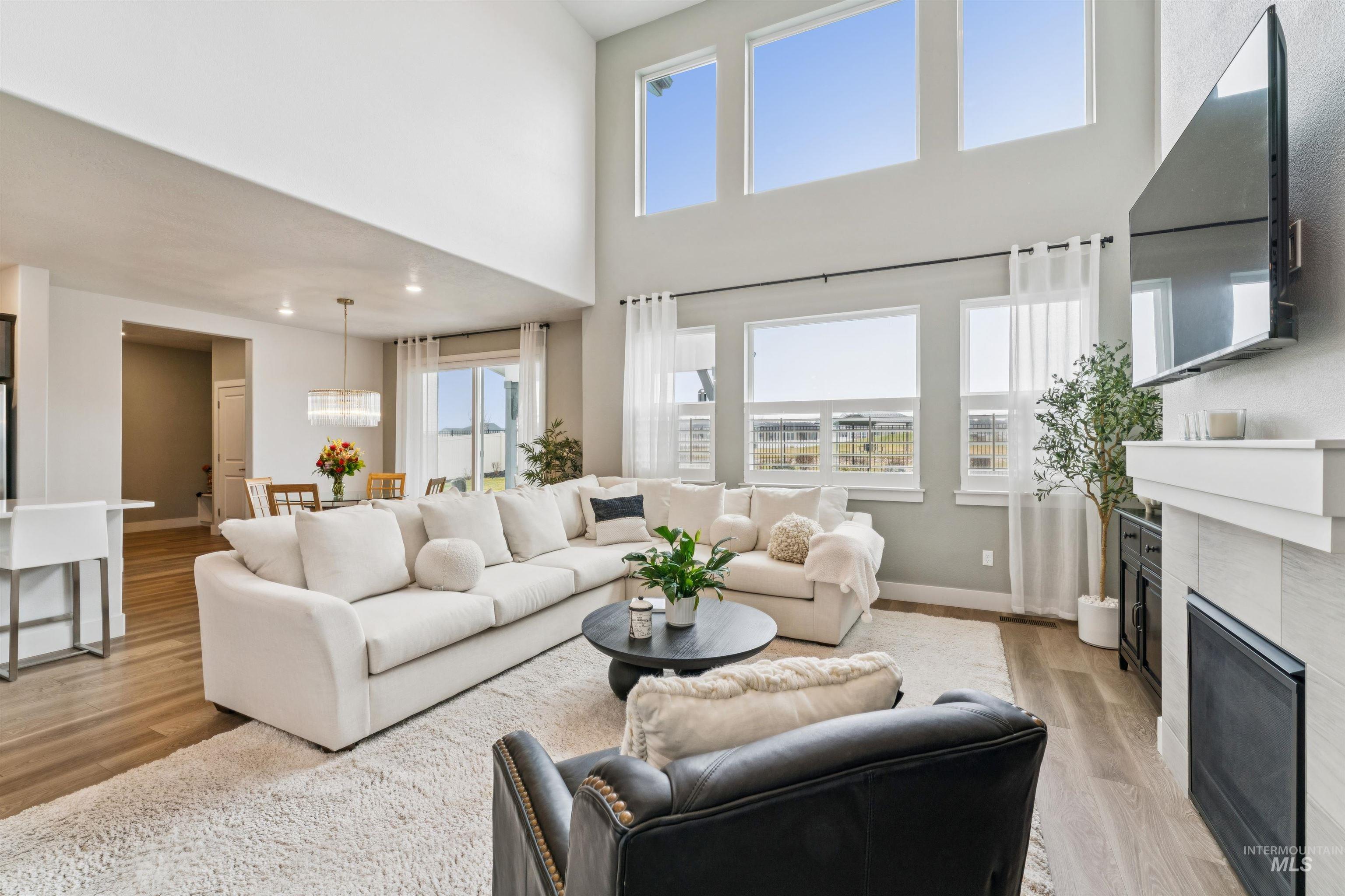 305 E Cusick Street, Meridian, Idaho 83642, 5 Bedrooms, 3 Bathrooms, Residential For Sale, Price $679,000, 98970420