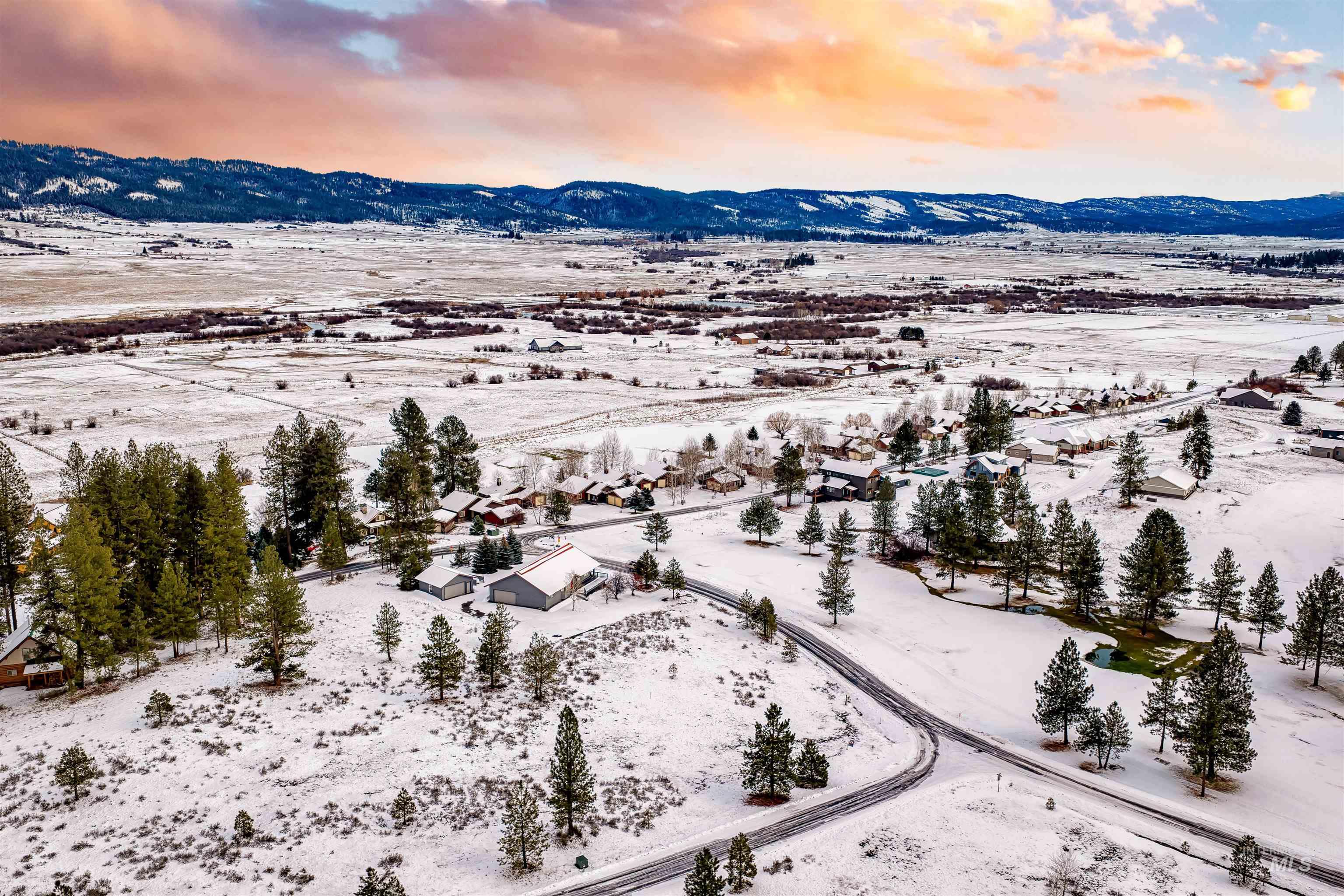 Snowy aerial view featuring a mountain view