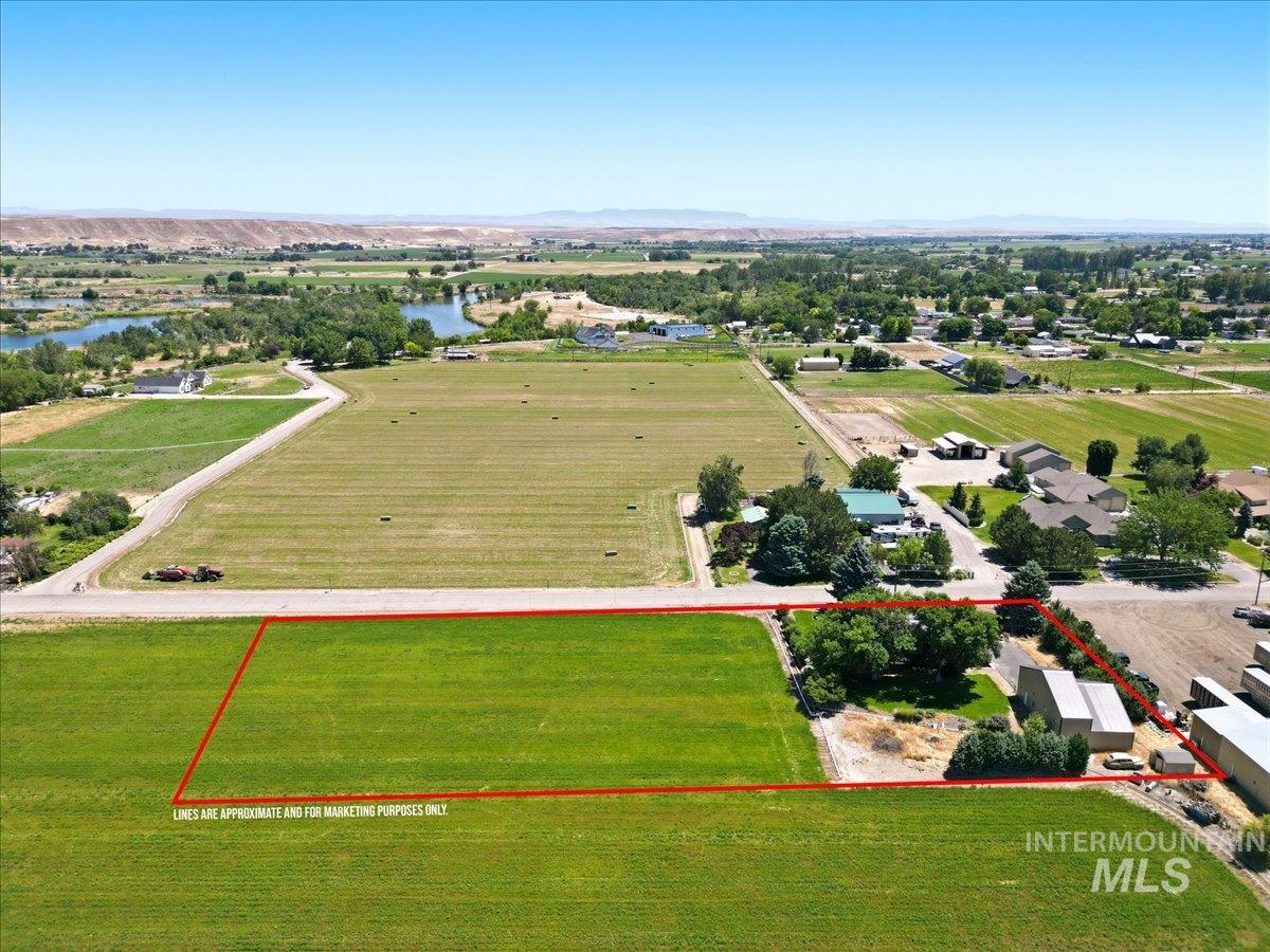 8087 N Pennsylvania Ave, Fruitland, Idaho 83619-3569, 4 Bedrooms, 2 Bathrooms, Residential For Sale, Price $647,000,MLS 98970431