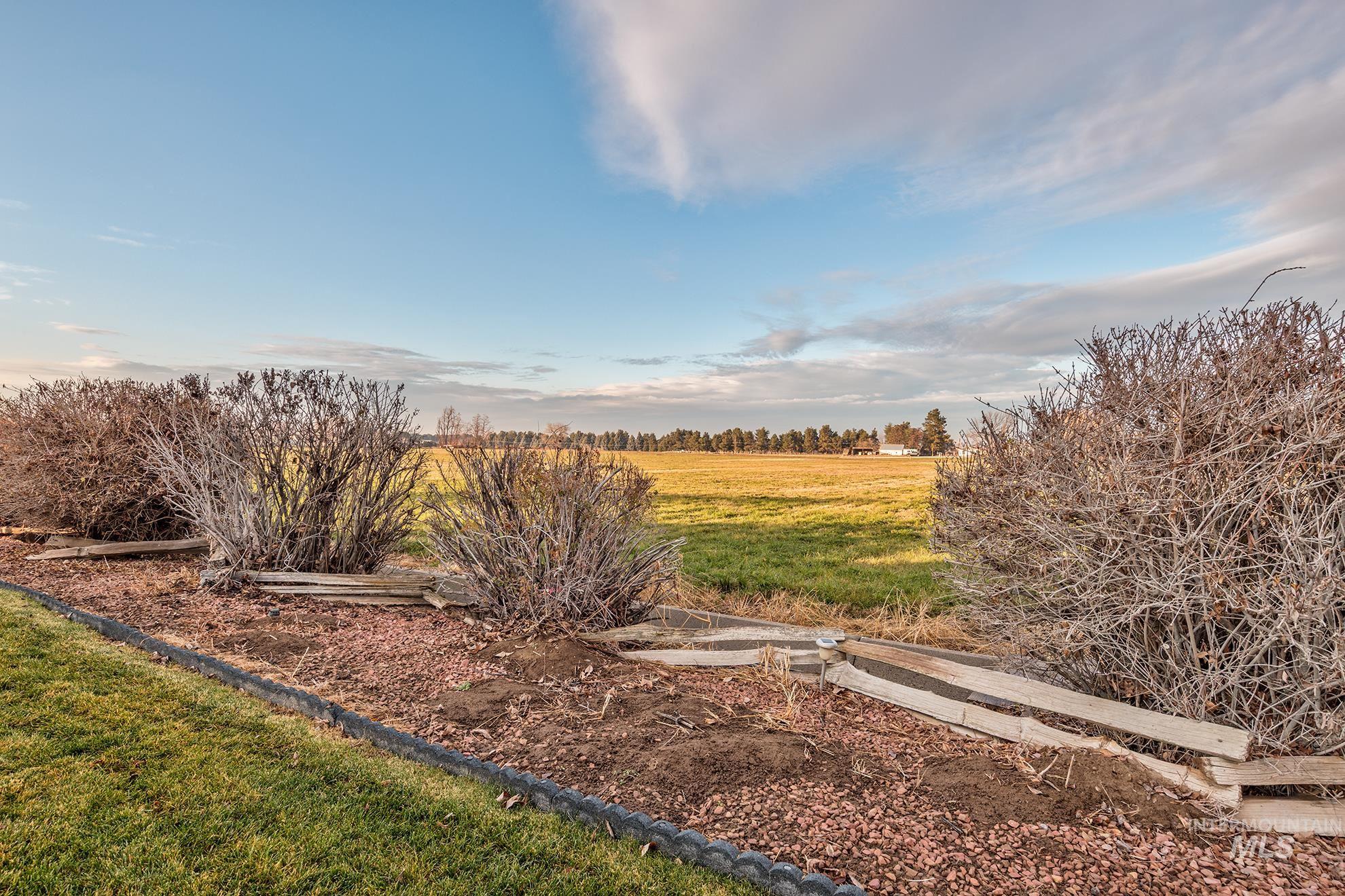 8087 N Pennsylvania Ave, Fruitland, Idaho 83619-3569, 4 Bedrooms, 2 Bathrooms, Residential For Sale, Price $647,000,MLS 98970431