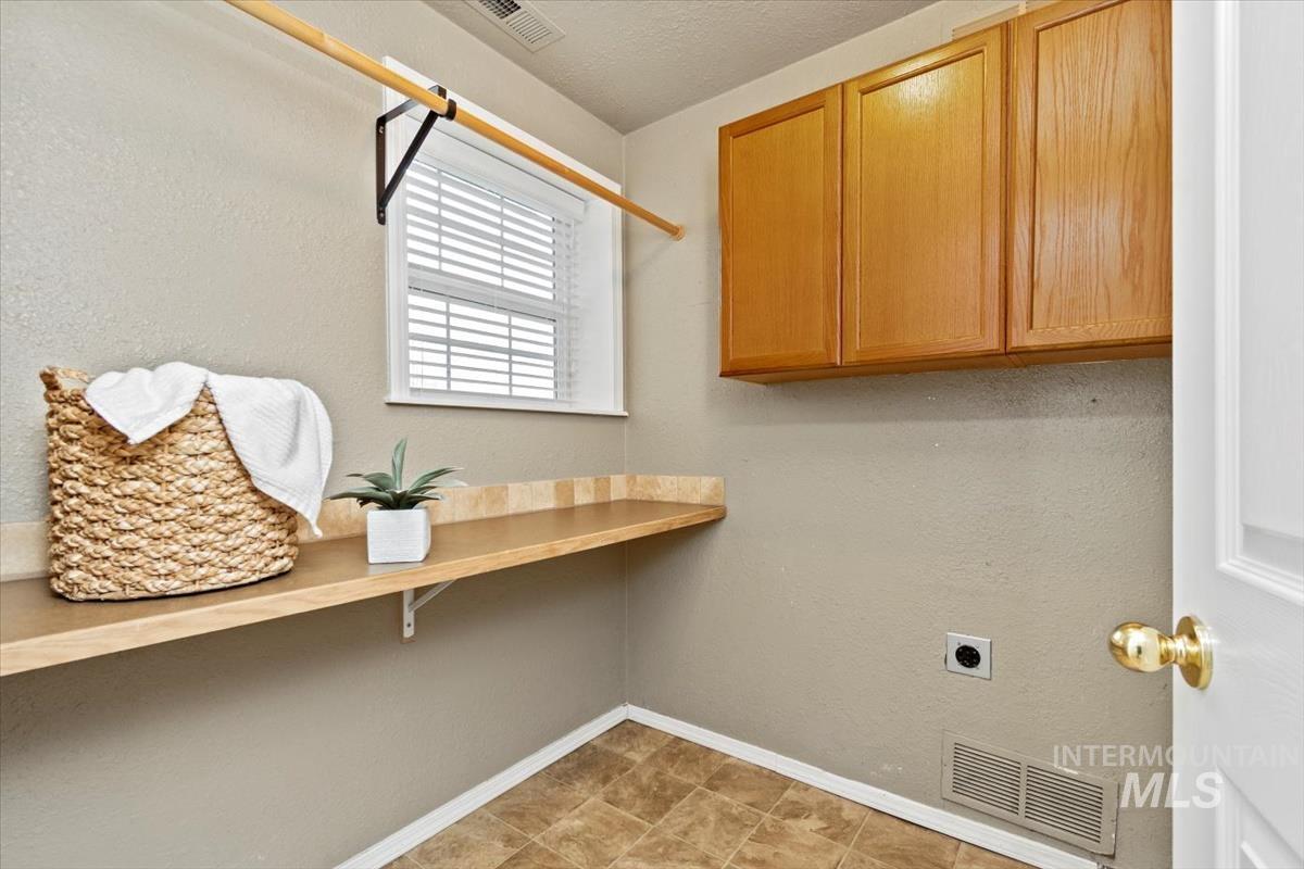 11835 W Dallan Dr, Boise, Idaho 83713, 4 Bedrooms, 3 Bathrooms, Residential For Sale, Price $530,000, 98970434