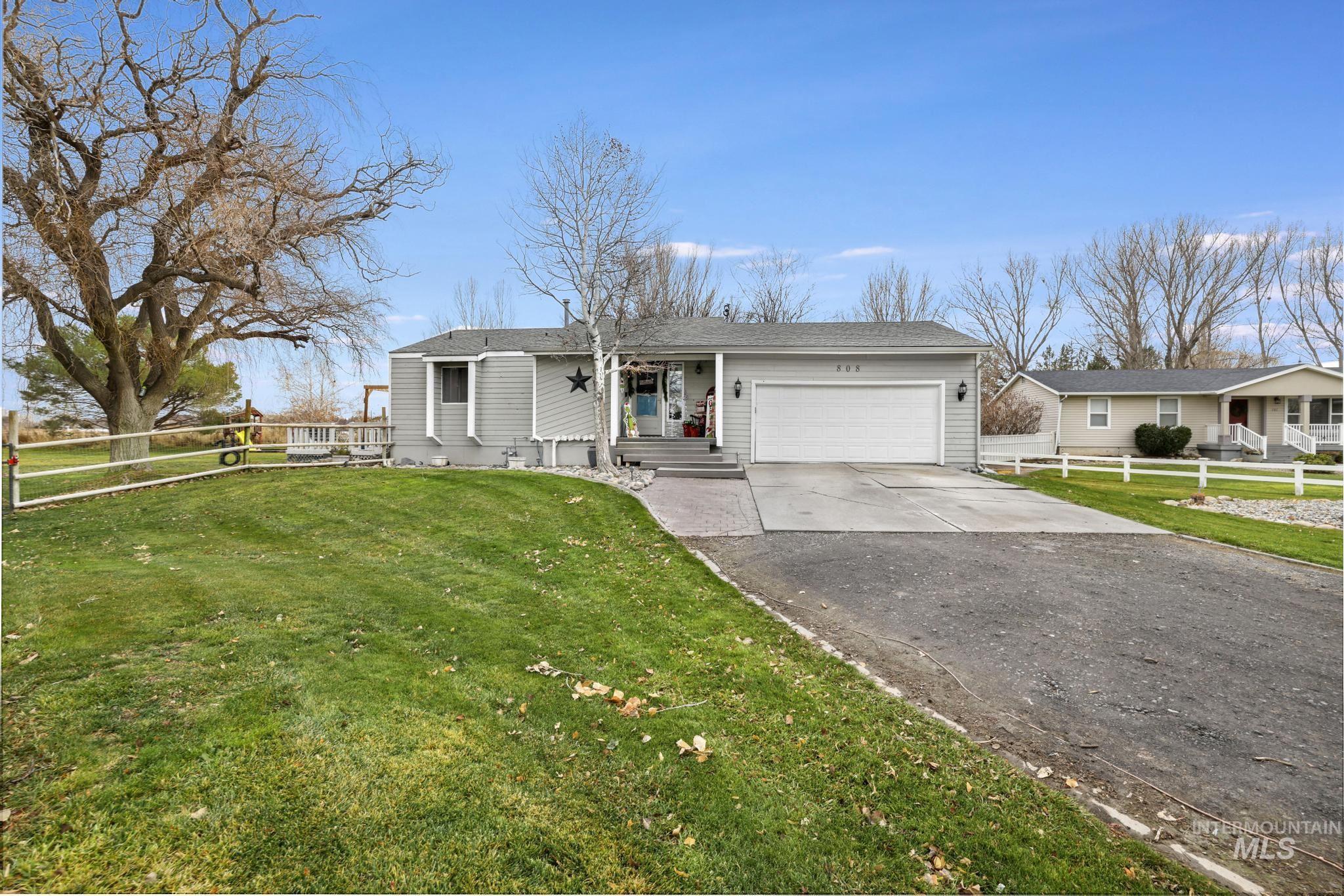 808 Rimview Ln E, Twin Falls, Idaho 83301-3604, 3 Bedrooms, 2.5 Bathrooms, Residential For Sale, Price $460,000, 98970435