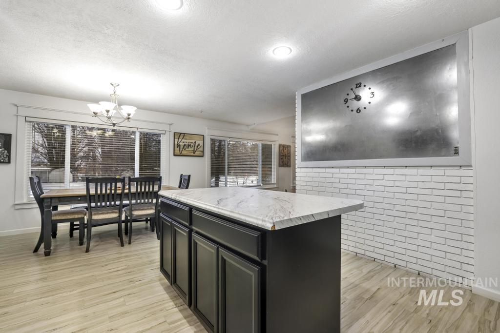 808 Rimview Ln E, Twin Falls, Idaho 83301-3604, 3 Bedrooms, 2.5 Bathrooms, Residential For Sale, Price $460,000, 98970435