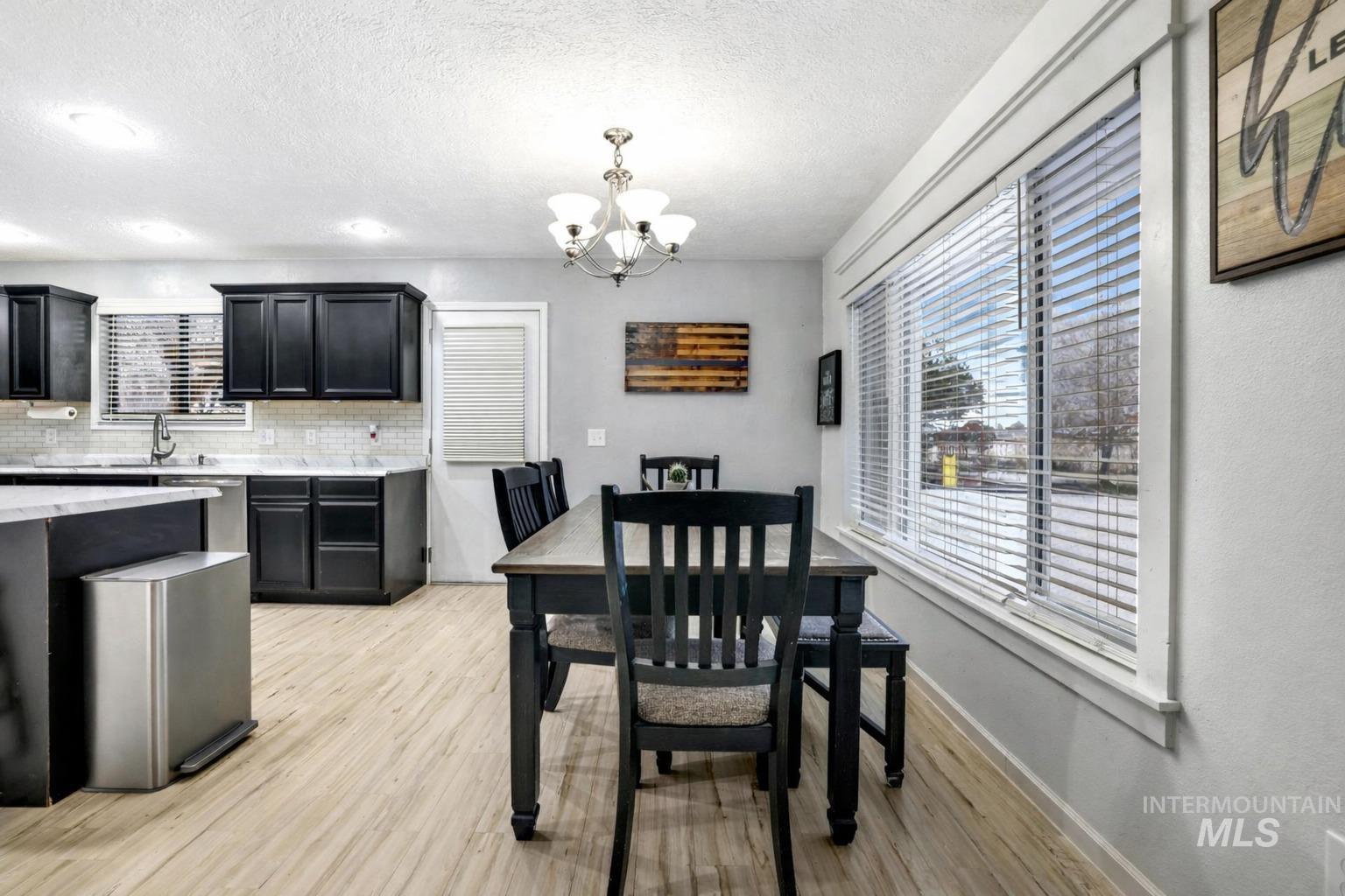 808 Rimview Ln E, Twin Falls, Idaho 83301-3604, 3 Bedrooms, 2.5 Bathrooms, Residential For Sale, Price $460,000, 98970435