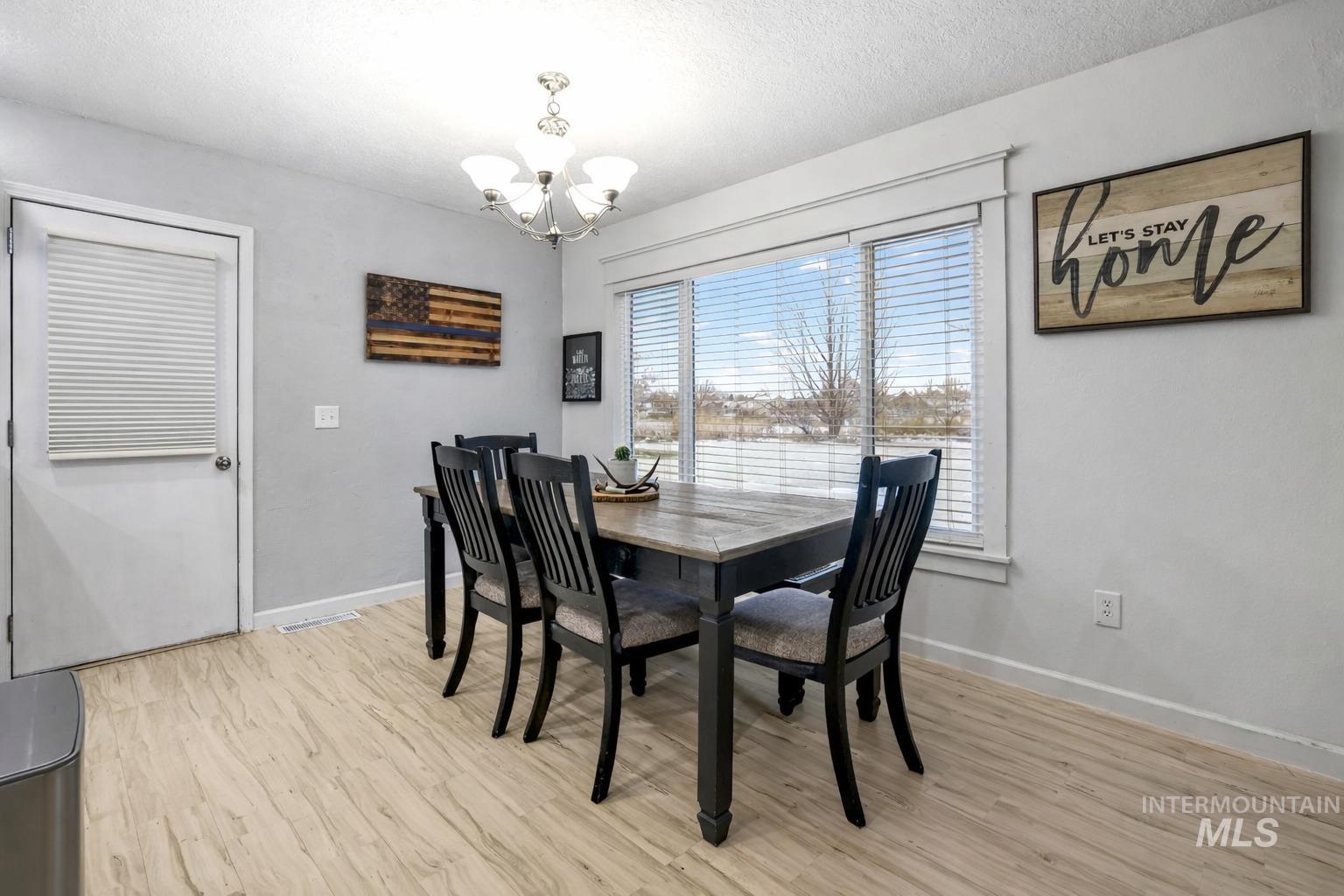 808 Rimview Ln E, Twin Falls, Idaho 83301-3604, 3 Bedrooms, 2.5 Bathrooms, Residential For Sale, Price $460,000, 98970435