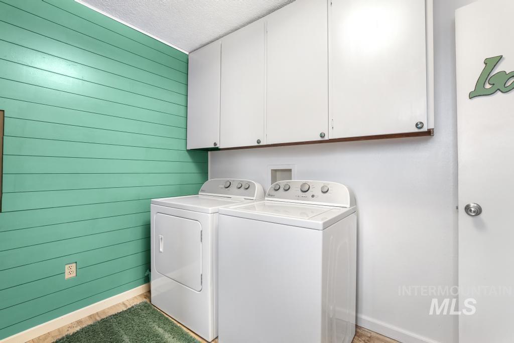 808 Rimview Ln E, Twin Falls, Idaho 83301-3604, 3 Bedrooms, 2.5 Bathrooms, Residential For Sale, Price $460,000, 98970435