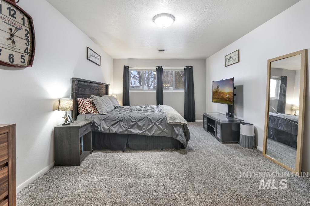 808 Rimview Ln E, Twin Falls, Idaho 83301-3604, 3 Bedrooms, 2.5 Bathrooms, Residential For Sale, Price $460,000, 98970435