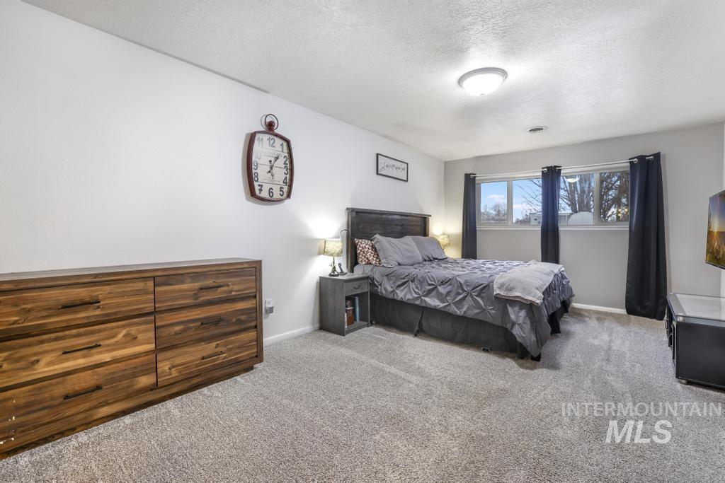 808 Rimview Ln E, Twin Falls, Idaho 83301-3604, 3 Bedrooms, 2.5 Bathrooms, Residential For Sale, Price $460,000, 98970435