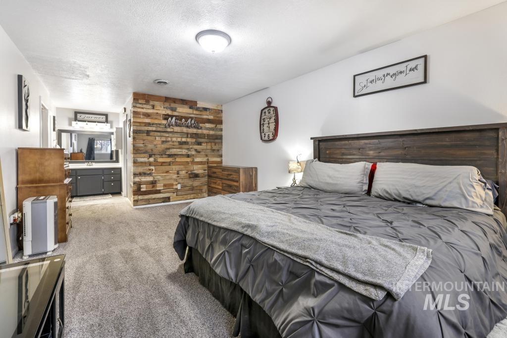 808 Rimview Ln E, Twin Falls, Idaho 83301-3604, 3 Bedrooms, 2.5 Bathrooms, Residential For Sale, Price $460,000, 98970435