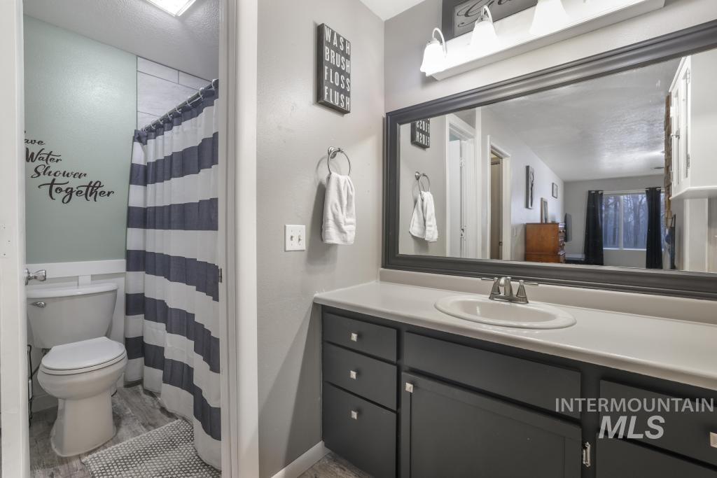 808 Rimview Ln E, Twin Falls, Idaho 83301-3604, 3 Bedrooms, 2.5 Bathrooms, Residential For Sale, Price $460,000, 98970435