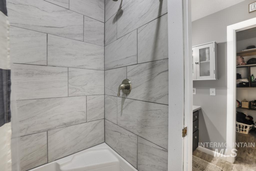 808 Rimview Ln E, Twin Falls, Idaho 83301-3604, 3 Bedrooms, 2.5 Bathrooms, Residential For Sale, Price $460,000, 98970435