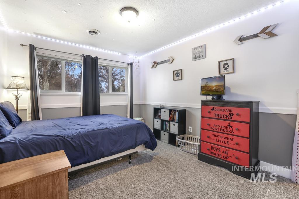 808 Rimview Ln E, Twin Falls, Idaho 83301-3604, 3 Bedrooms, 2.5 Bathrooms, Residential For Sale, Price $460,000, 98970435